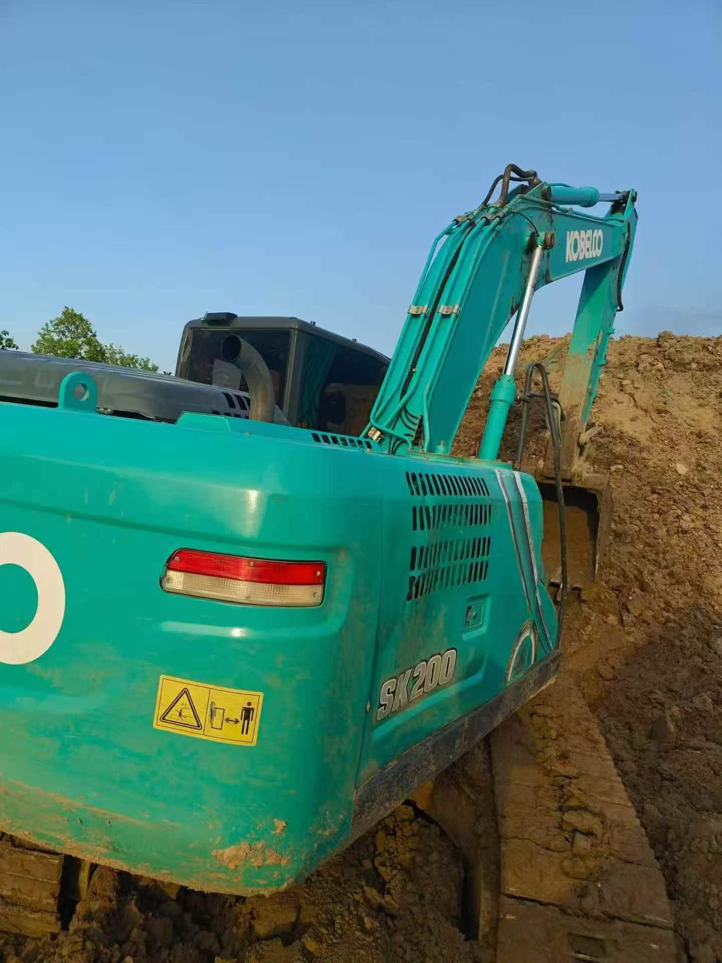 Buy Kobelco SK200 Used Excavator / 2