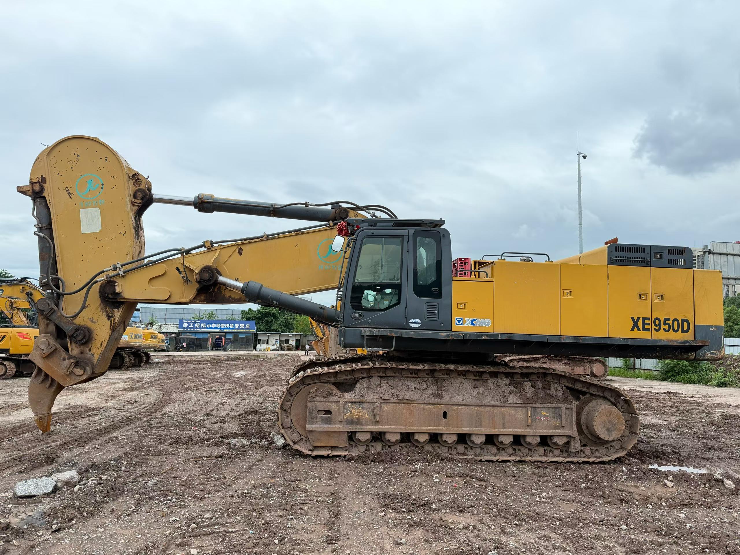 Buy XCMG XE900C Used Excavator / 2