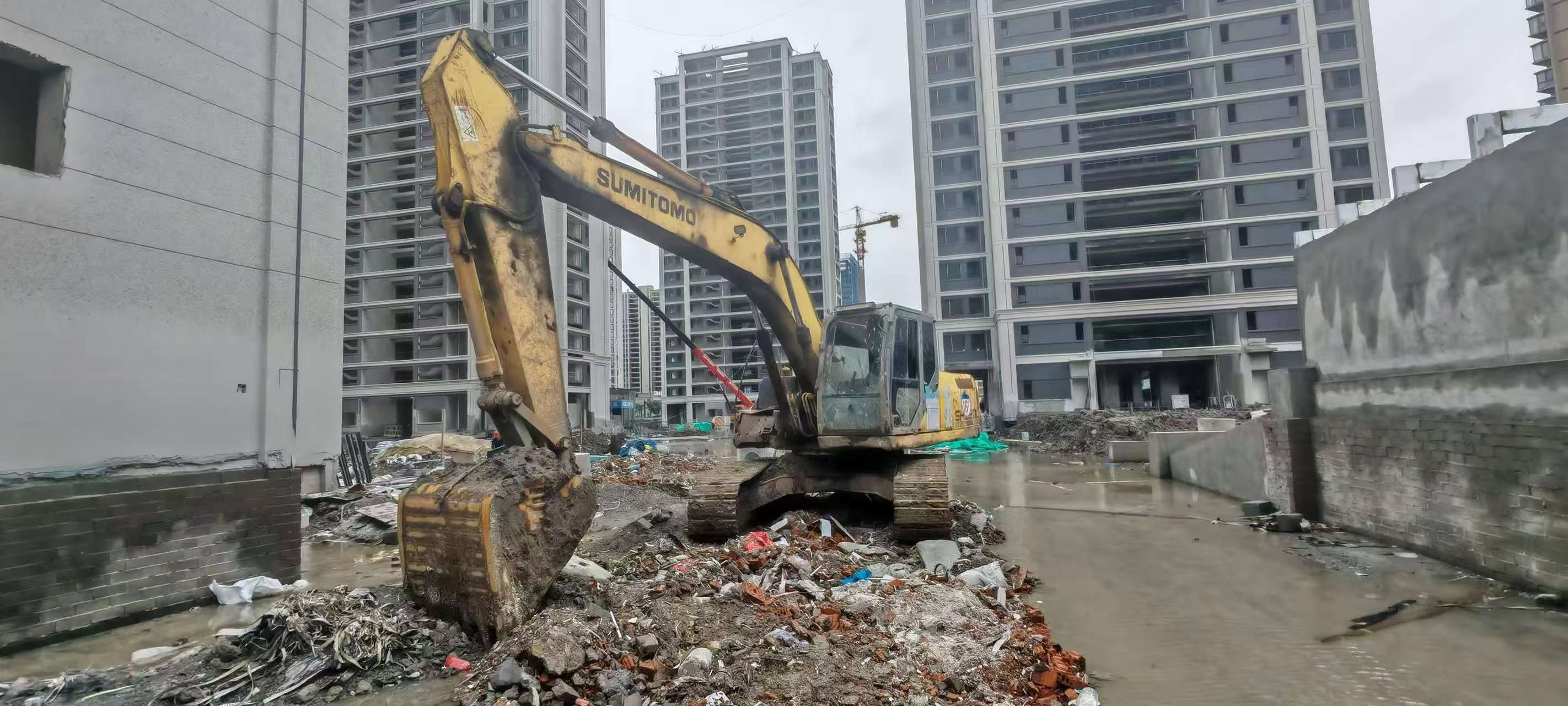 Buy Sumitomo SH210-5 Used Excavator / 3