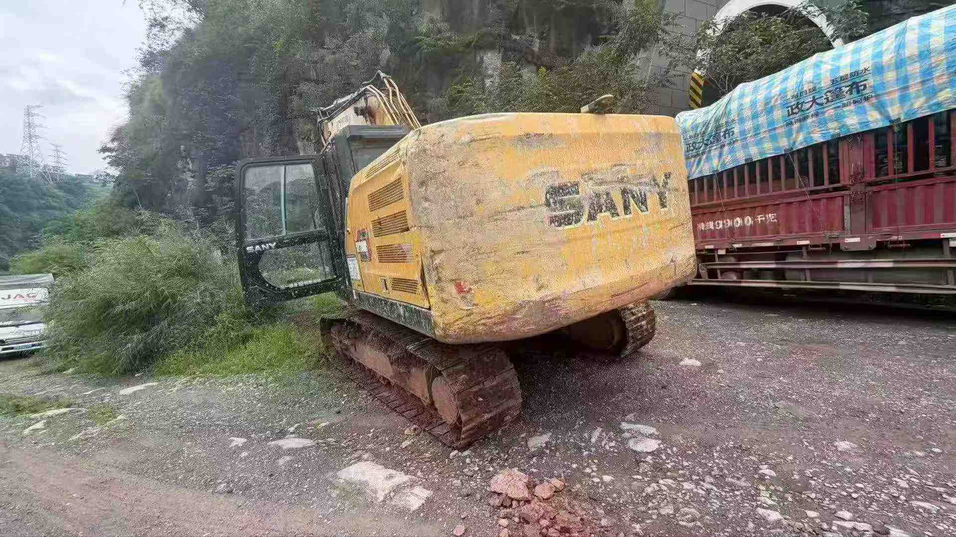 Buy Sany SY200C Used Excavator / 2