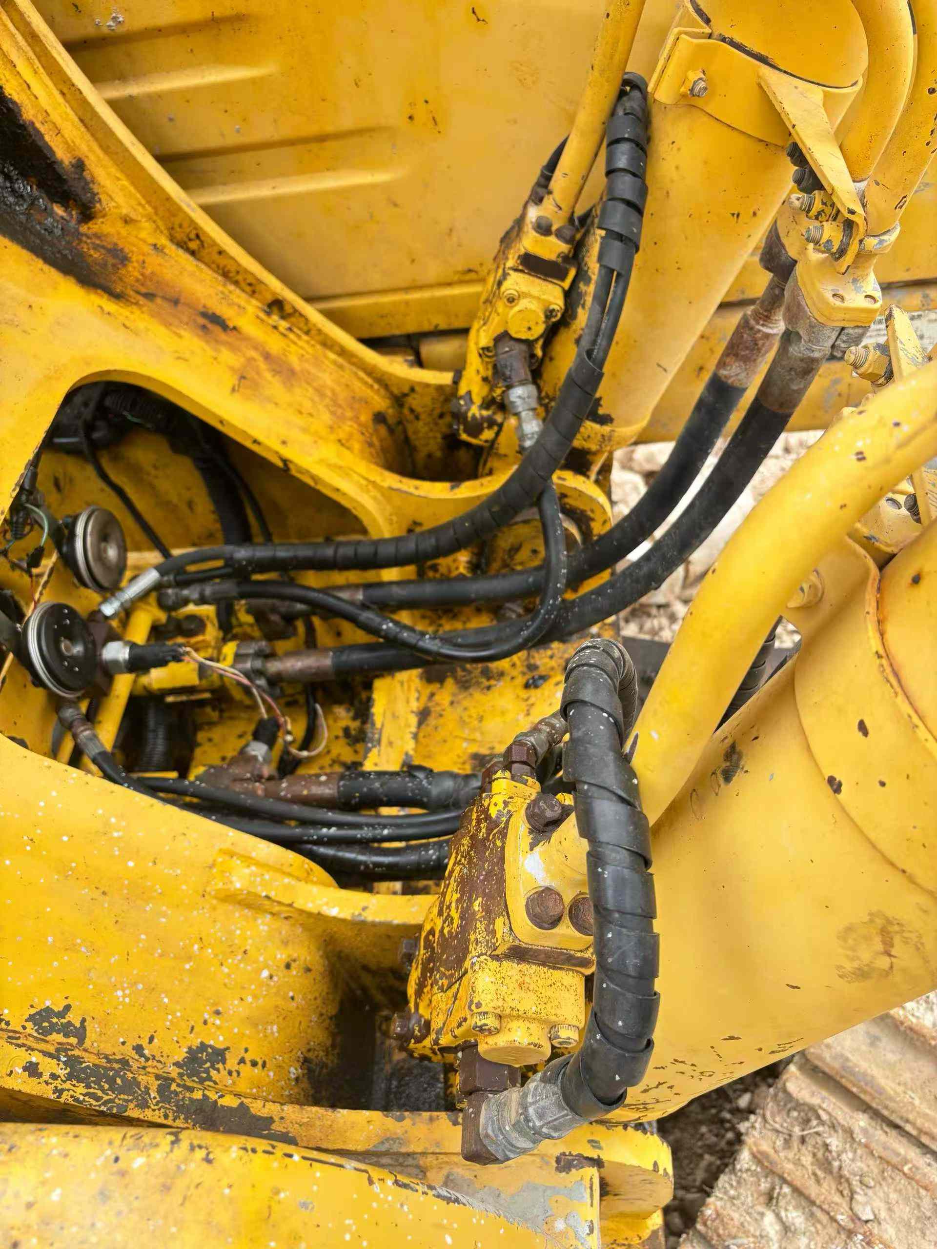 Buy Komatsu PC200-7 Used Excavator / 5