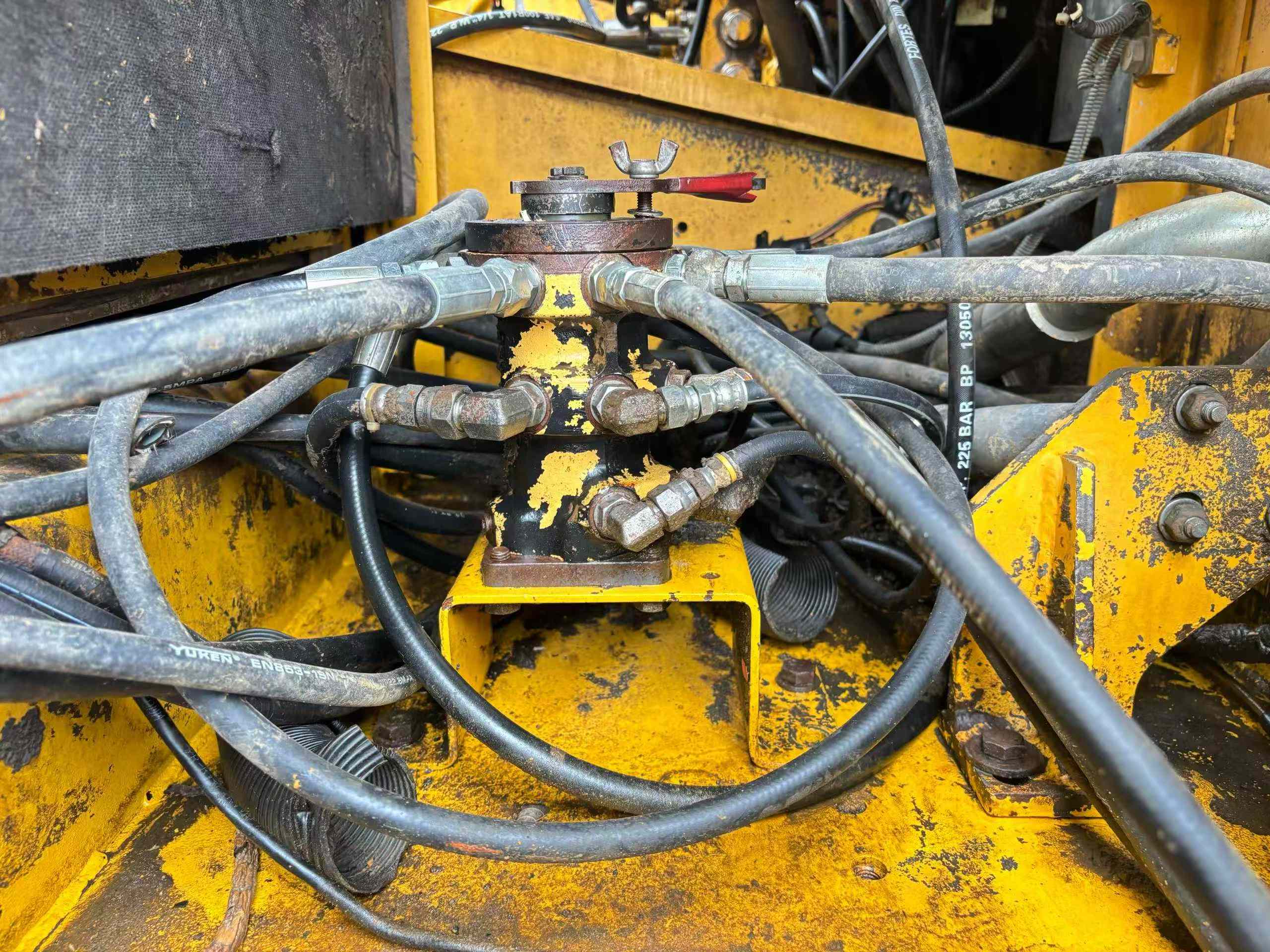 Buy Komatsu PC200-7 Used Excavator / 7
