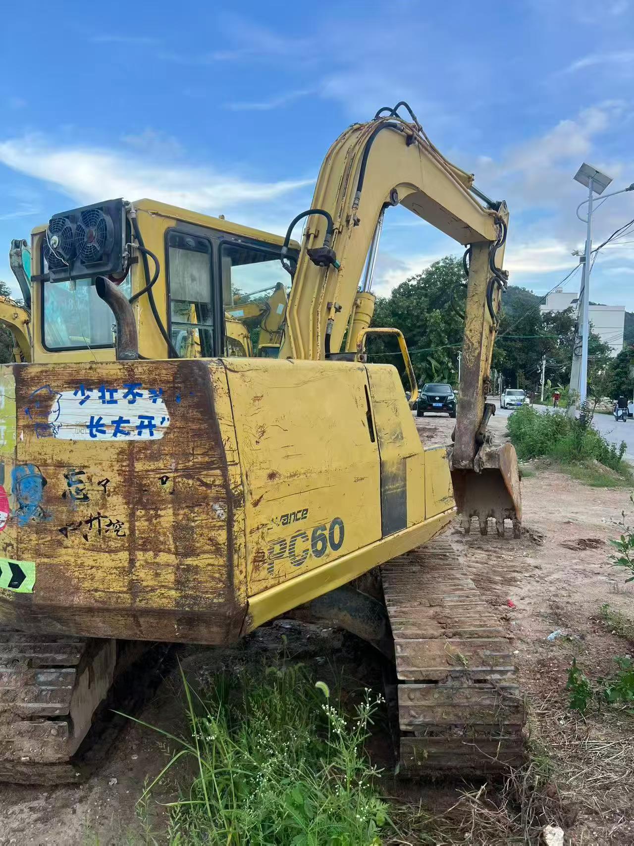 Buy Komatsu PC60-6 Used Excavator / 2