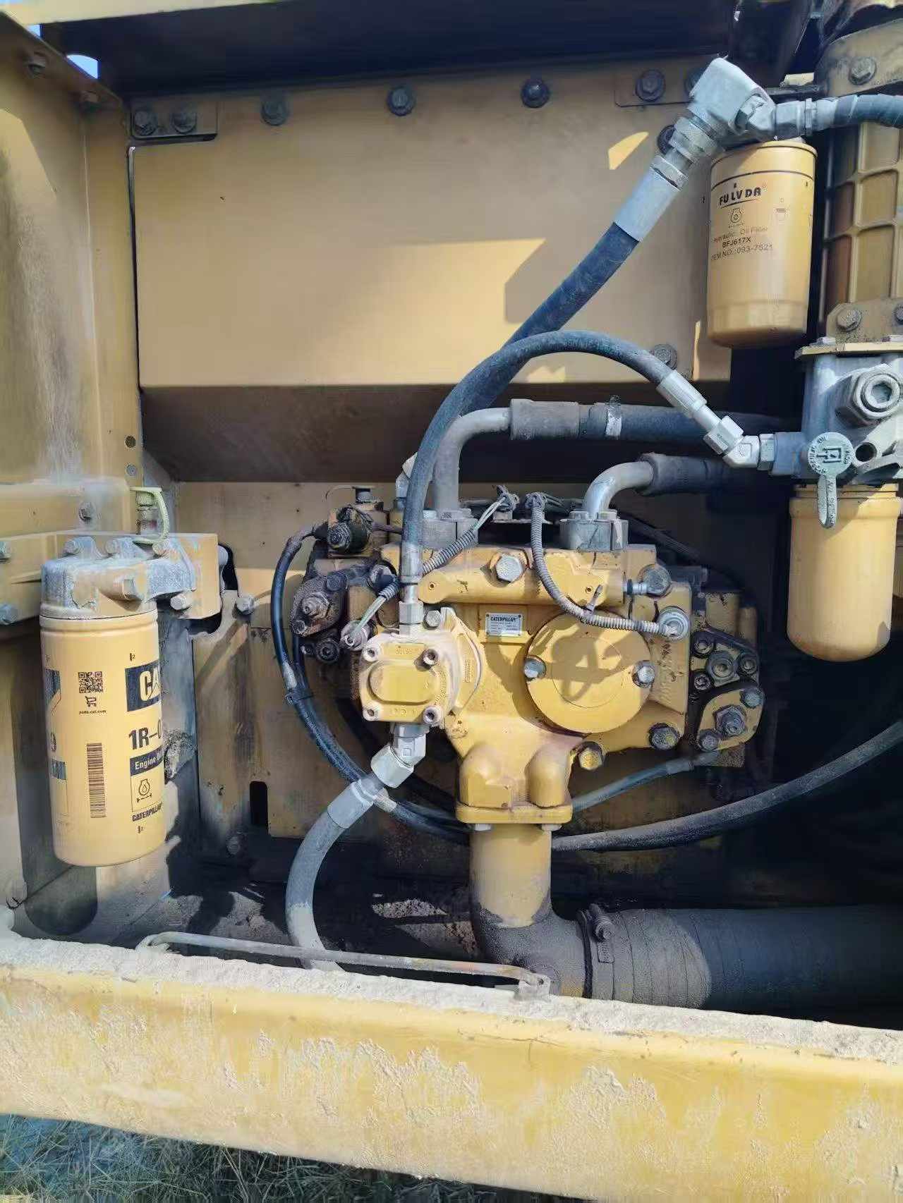 Buy Caterpillar 323 Used Excavator / 4