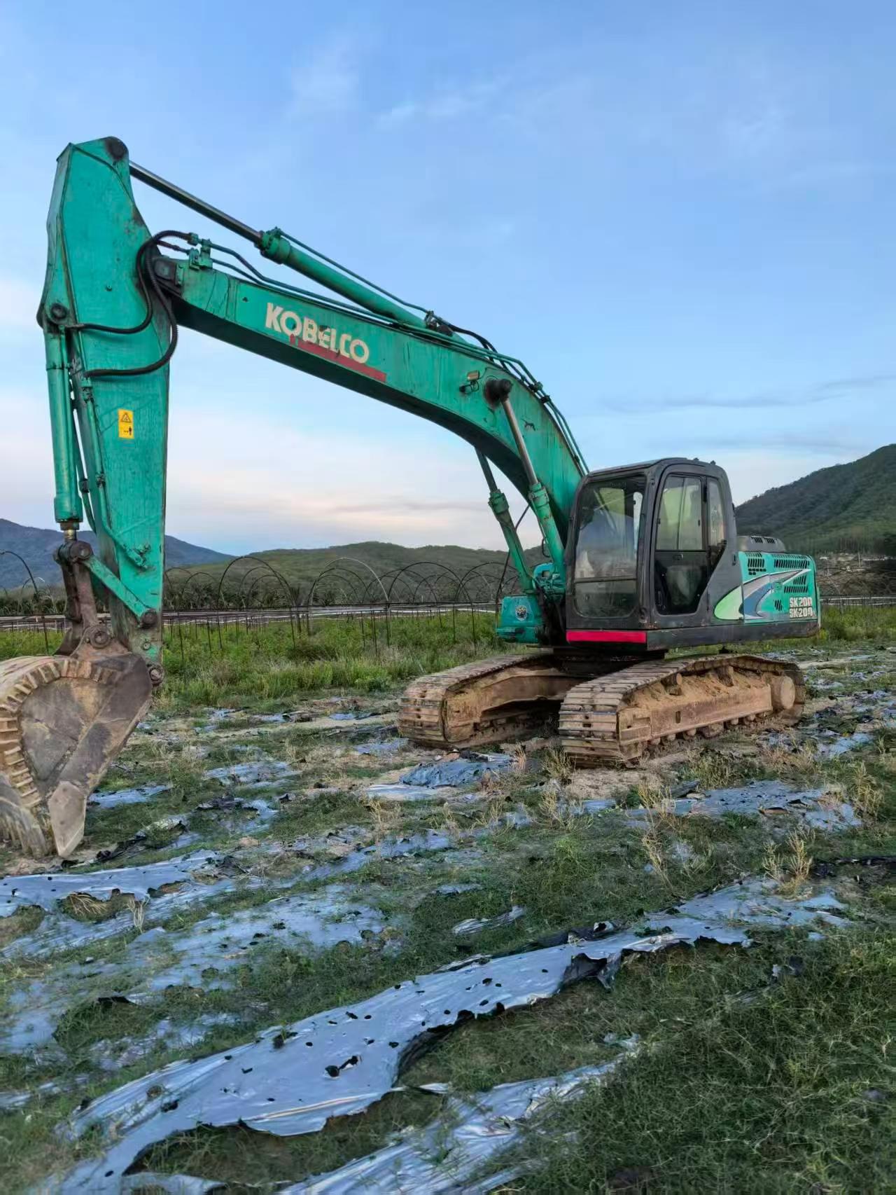 Buy Kobelco SK200-11 Used Excavator / 5