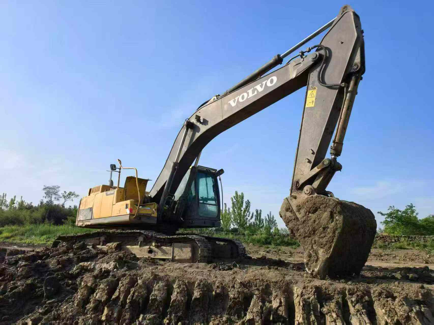 Buy Volvo L250G Used Excavator / 5