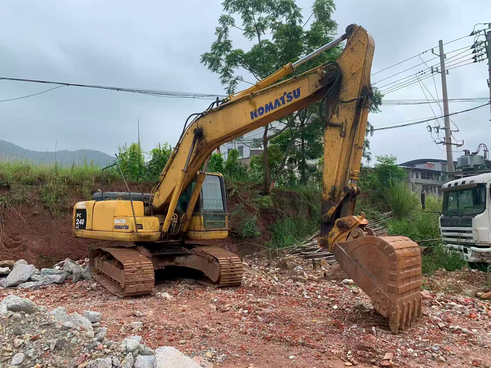 Buy Komatsu PC200-8 Used Excavator / 3