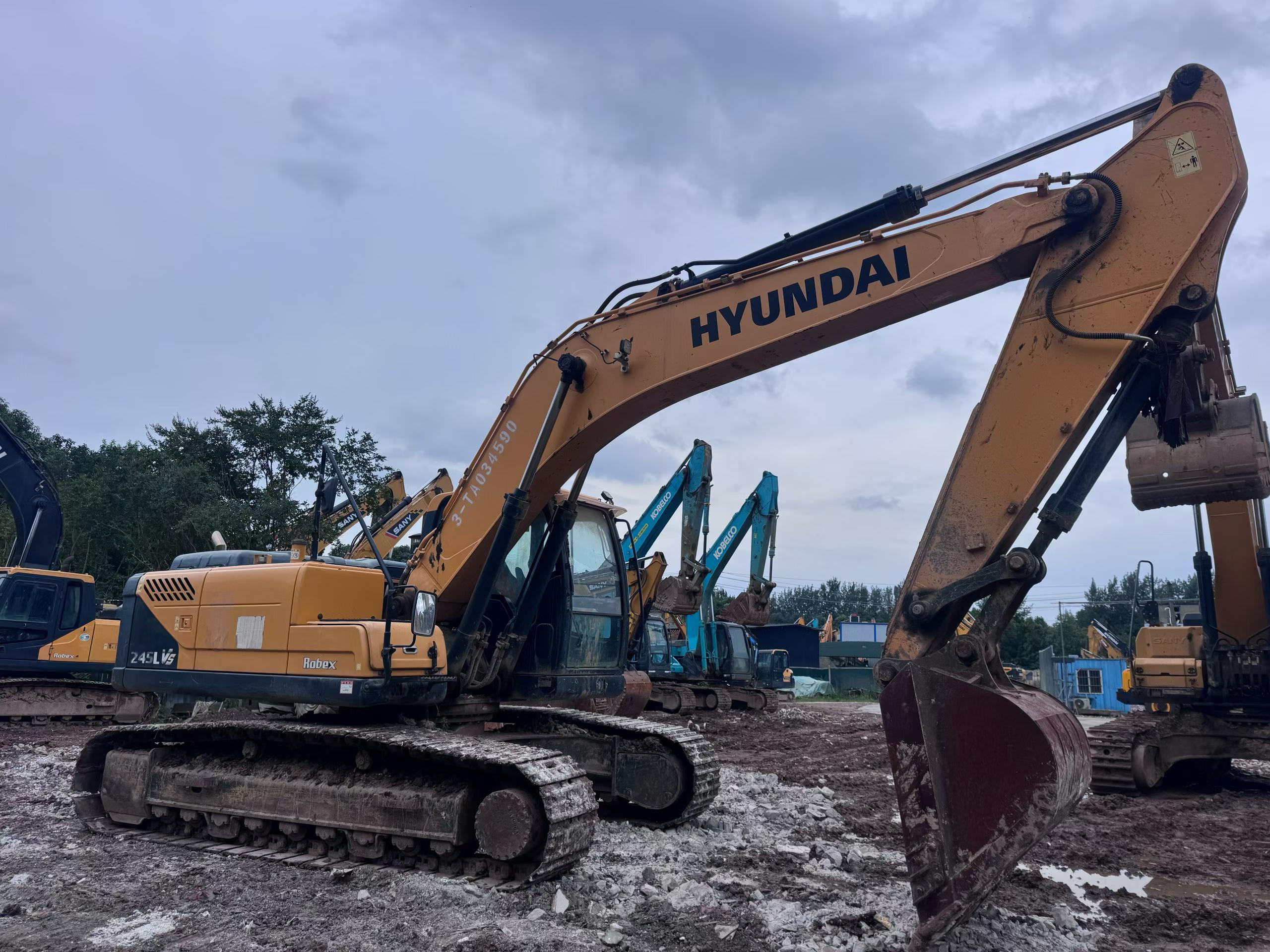 Buy Hyundai R225-7 Used Excavator / 5