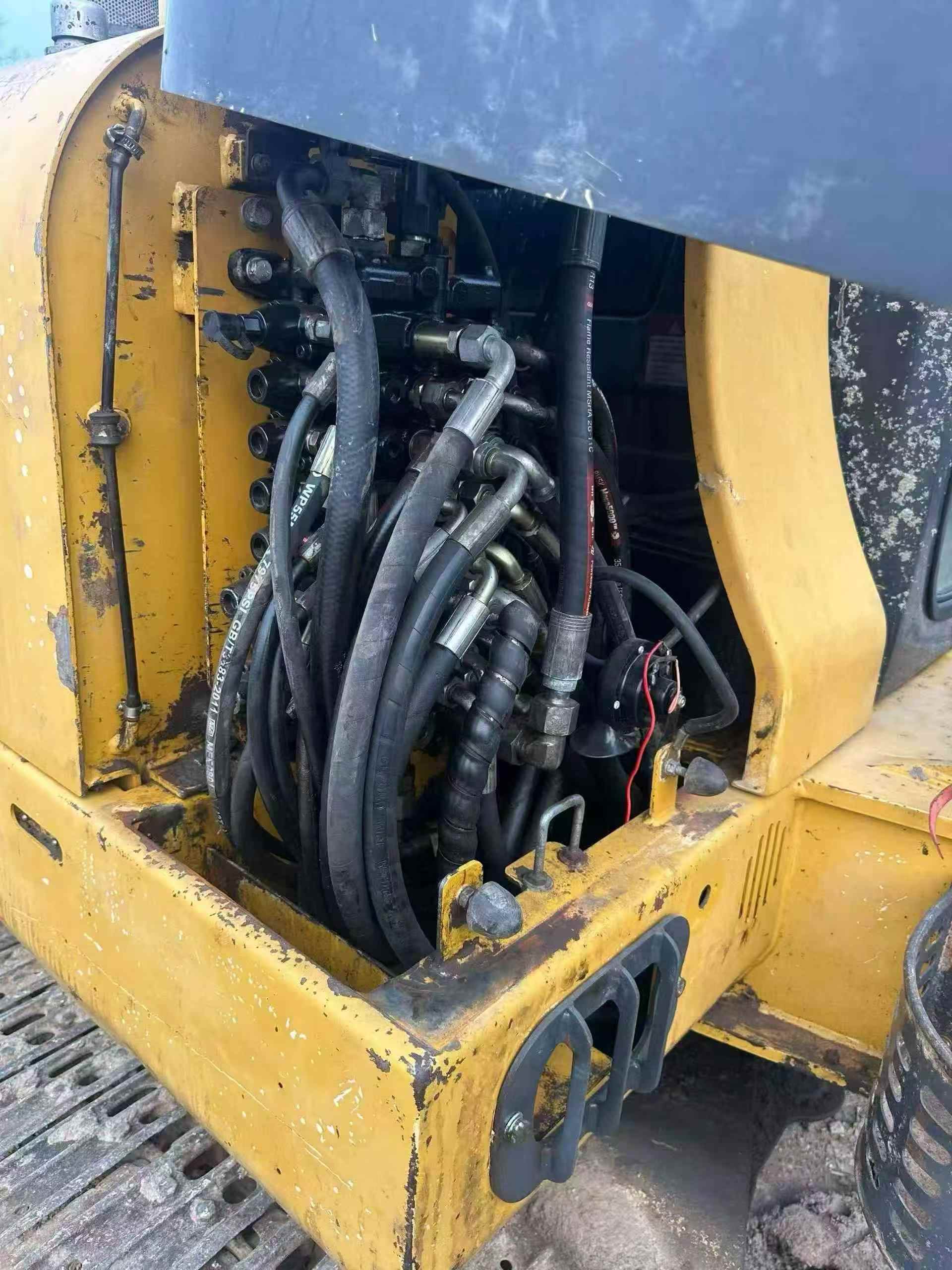 Buy XCMG LW60G Used Excavator / 2