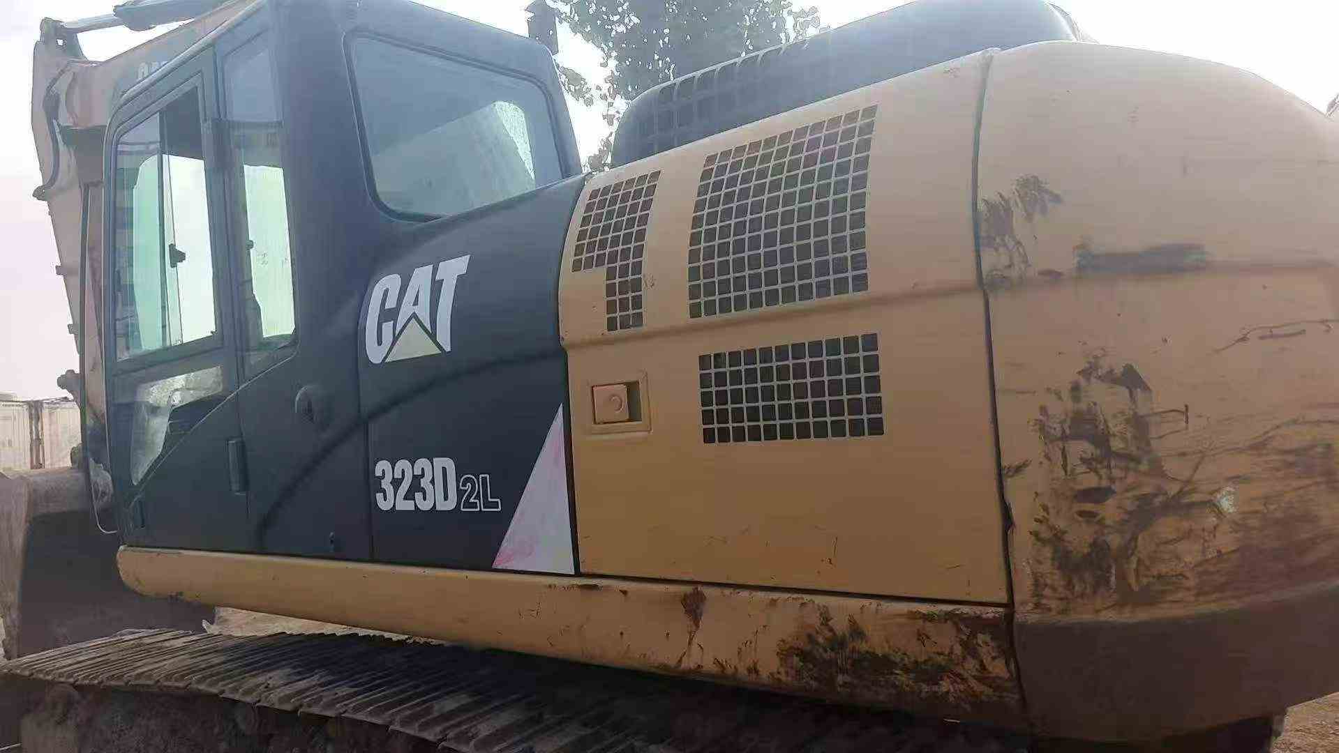 Buy Caterpillar 323 Used Excavator / 4