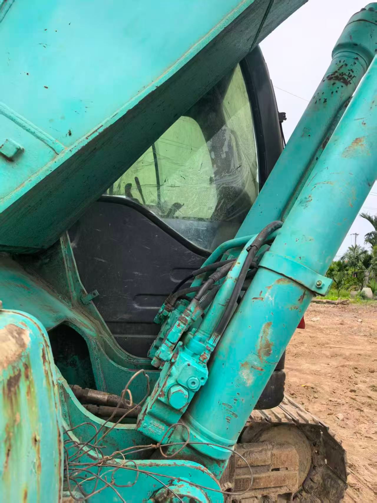 Buy Kobelco SK200-11 Used Excavator / 4