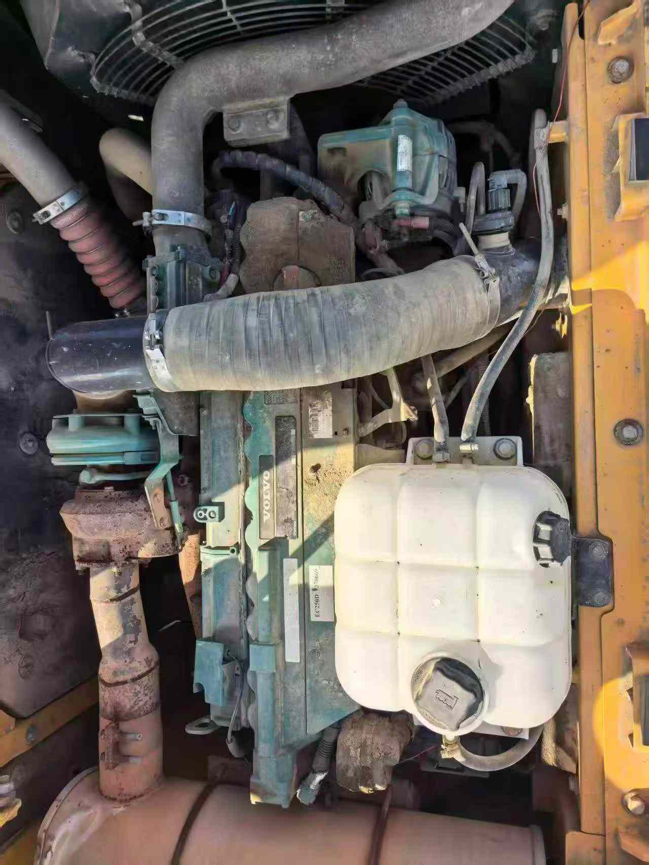 Buy Volvo L250G Used Excavator / 7