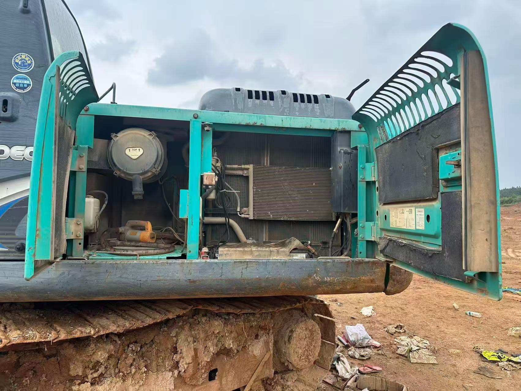 Buy Kobelco SK200-2 Used Excavator / 2
