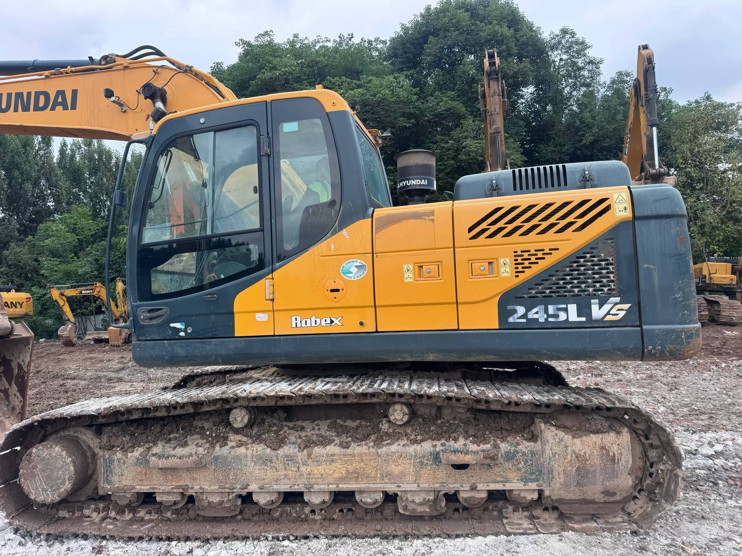 Buy Hyundai R225-7 Used Excavator / 3