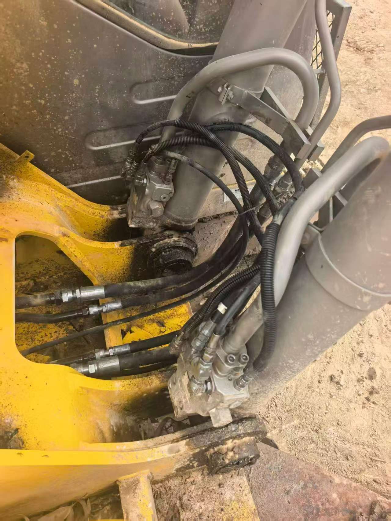 Buy Kobelco SK200-2 Used Excavator / 7