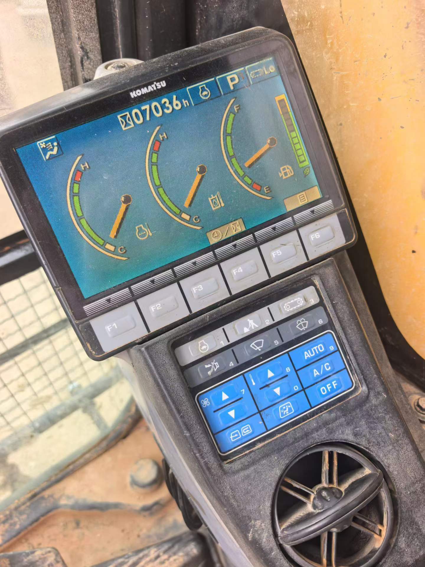 Buy Komatsu PC200 Used Excavator / 9