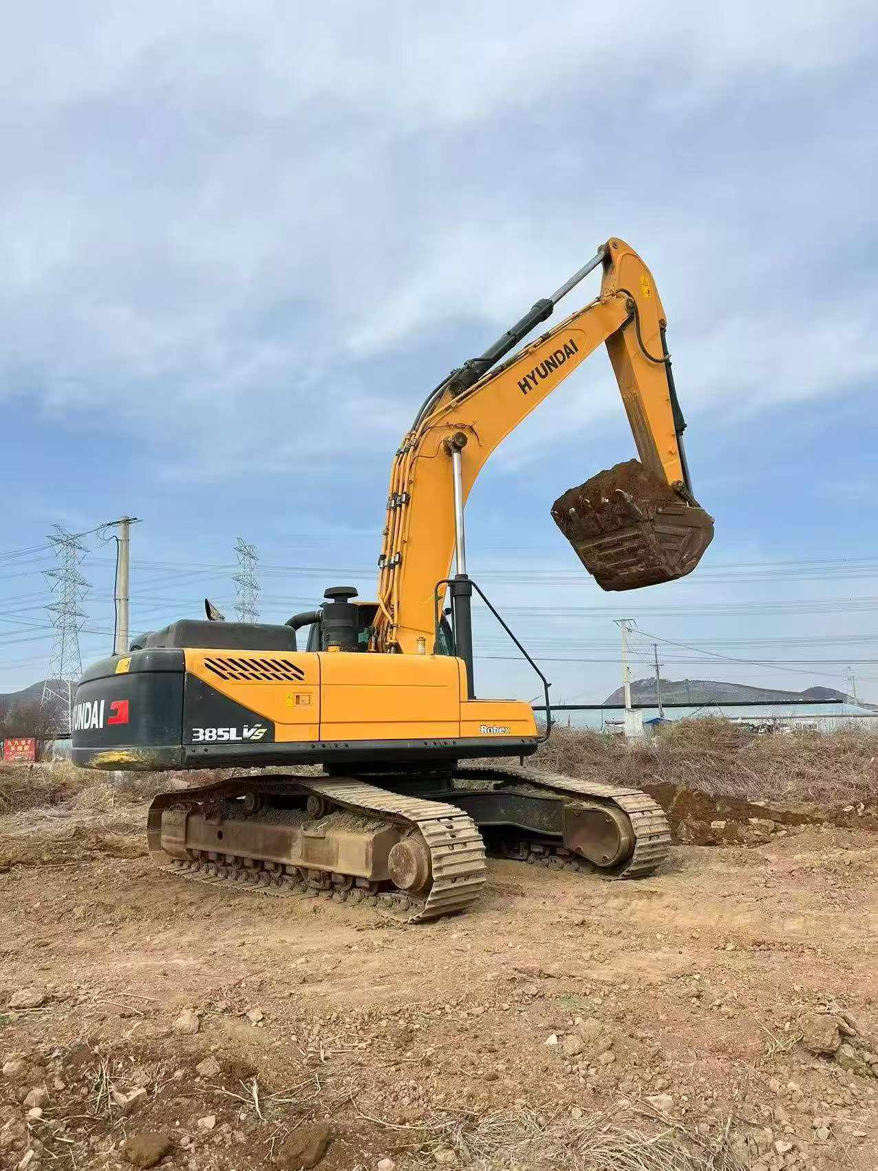 Buy Hyundai R385LVS Used Excavator / 4