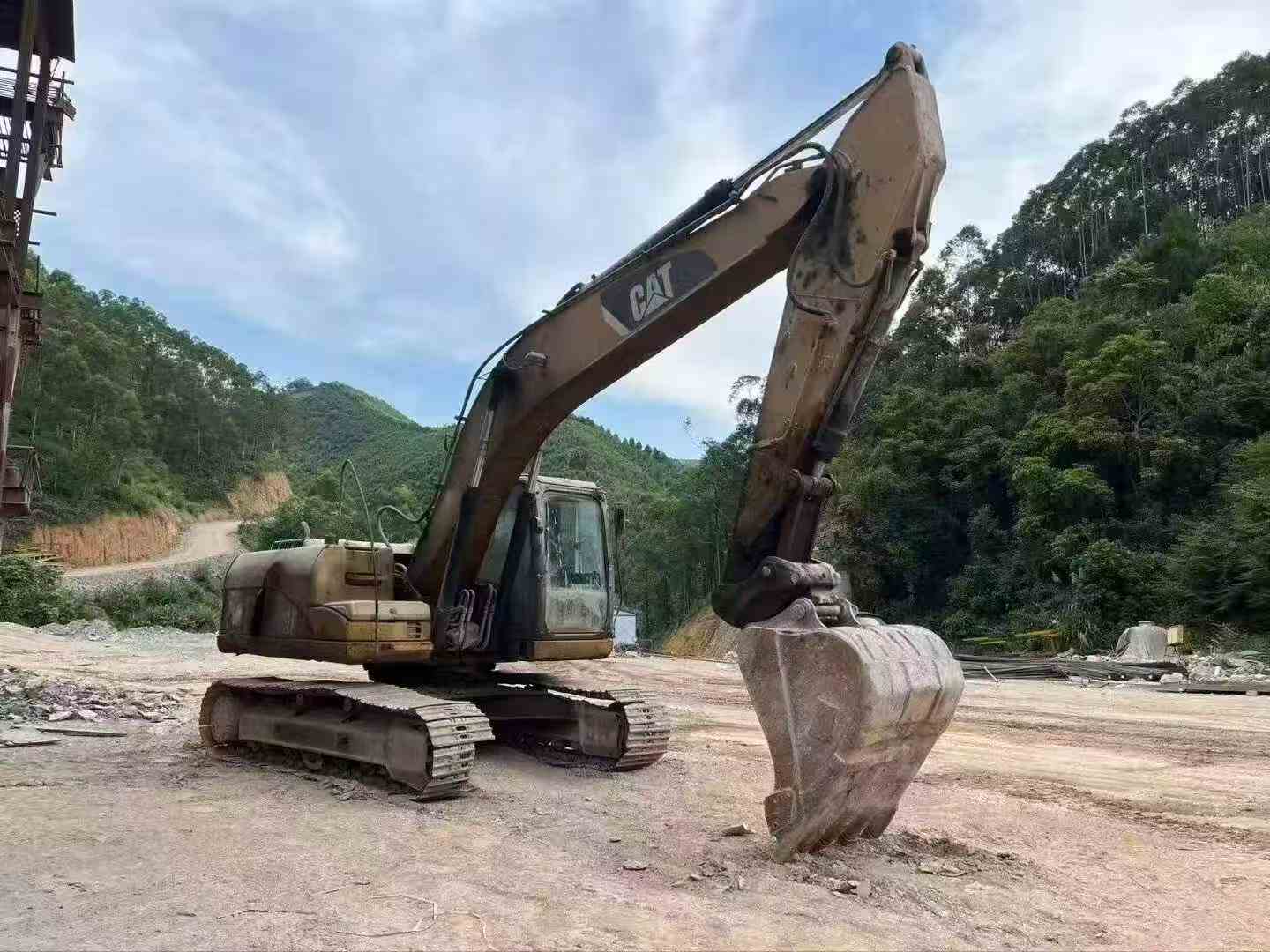 Buy Caterpillar 320D Used Excavator / 3