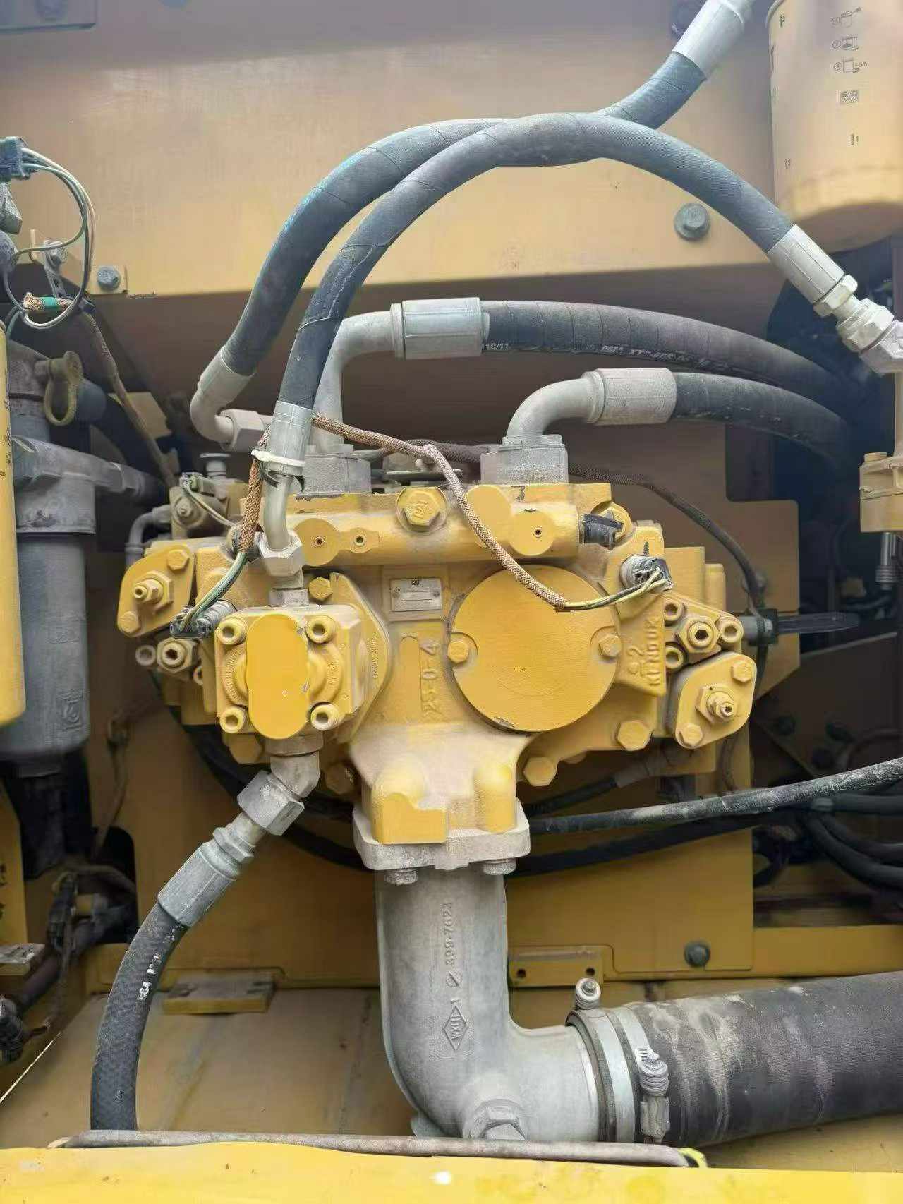 Buy Caterpillar 323 Used Excavator / 5
