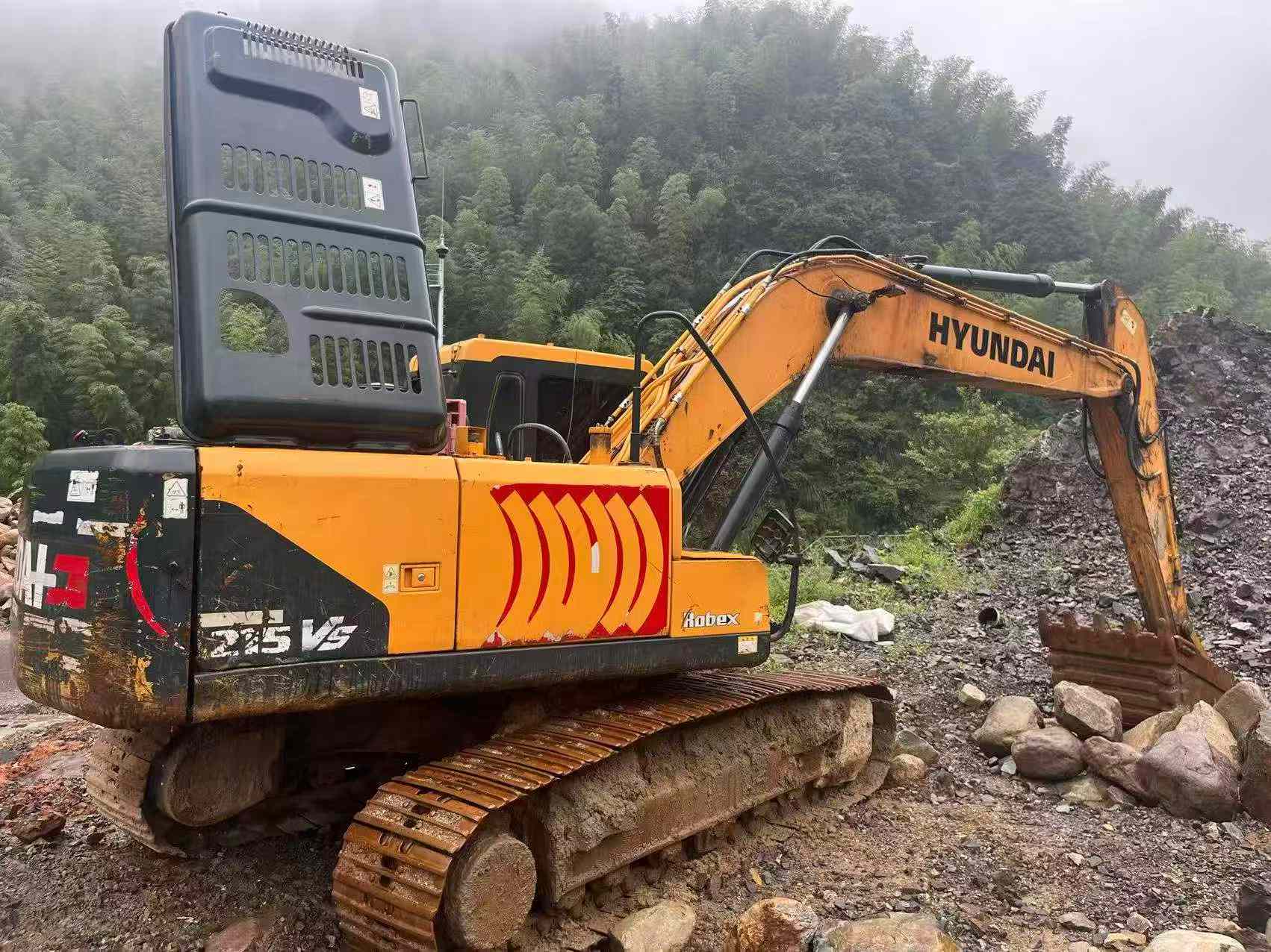 Buy Hyundai R215VS Used Excavator / 6