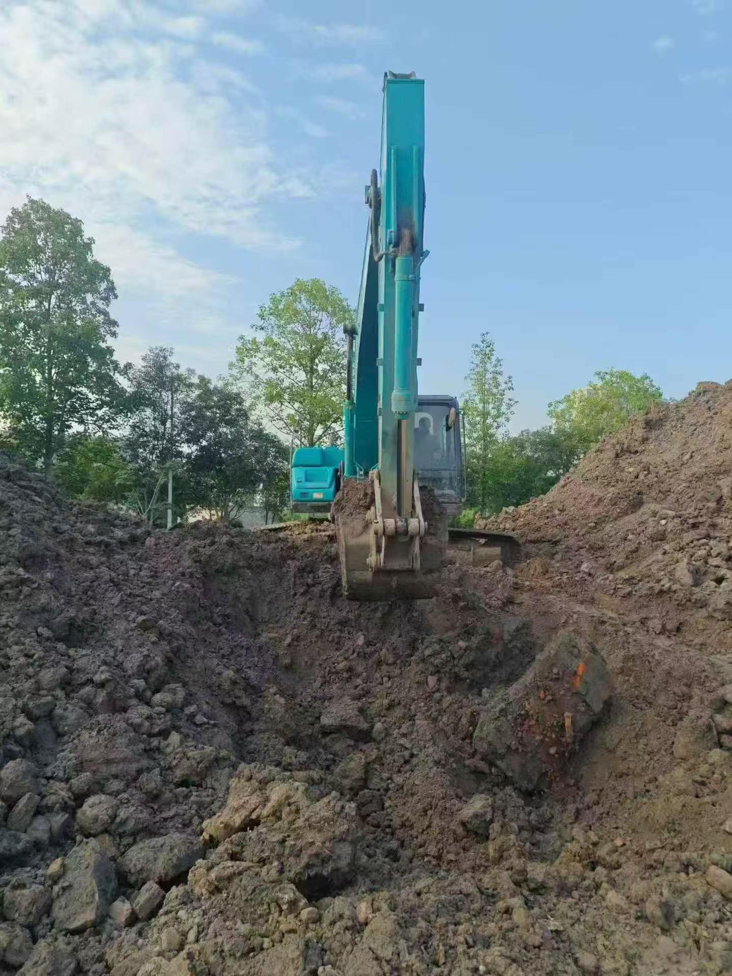 Buy Kobelco SK200 Used Excavator / 3