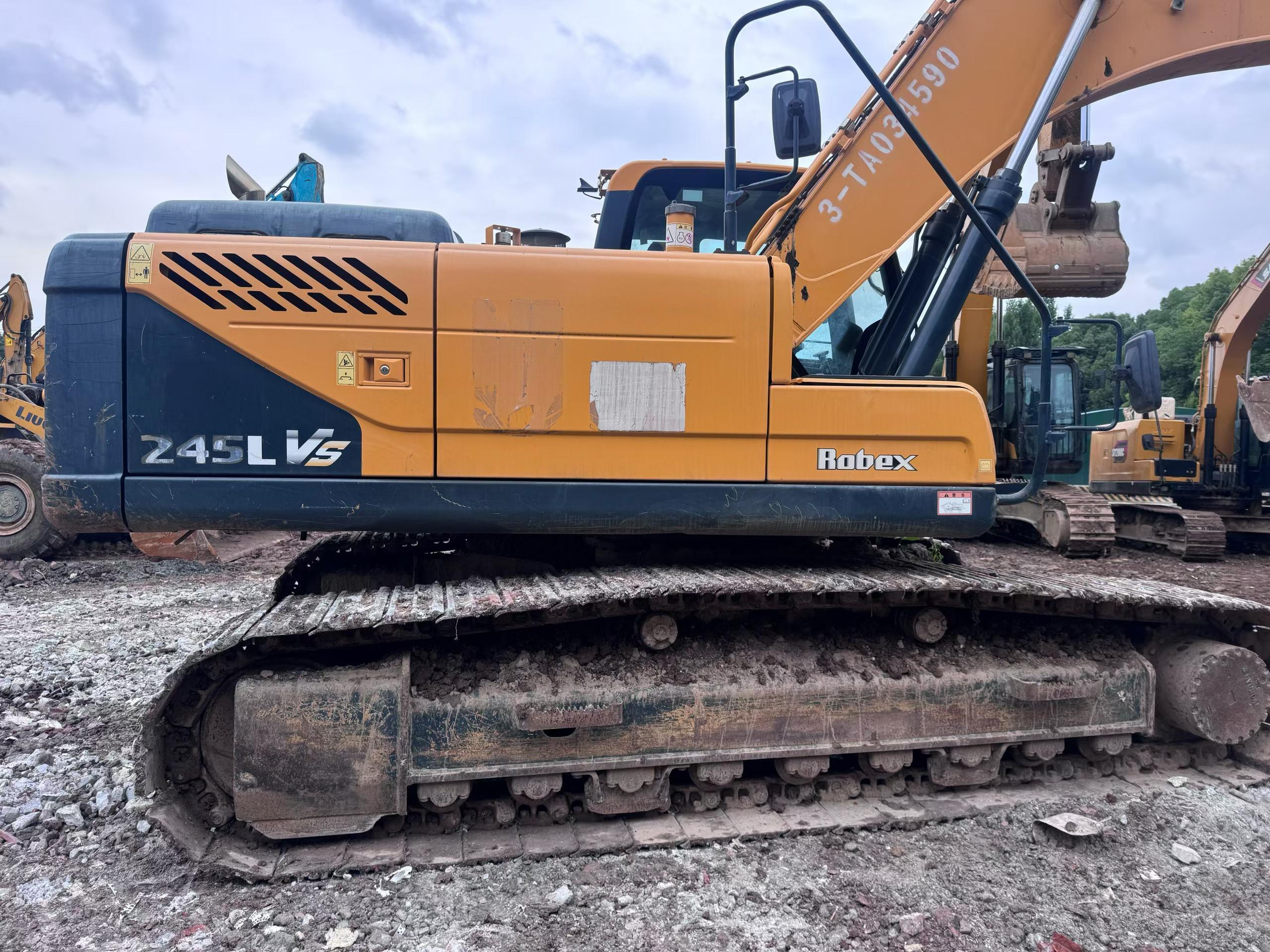 Buy Hyundai R225-7 Used Excavator / 2