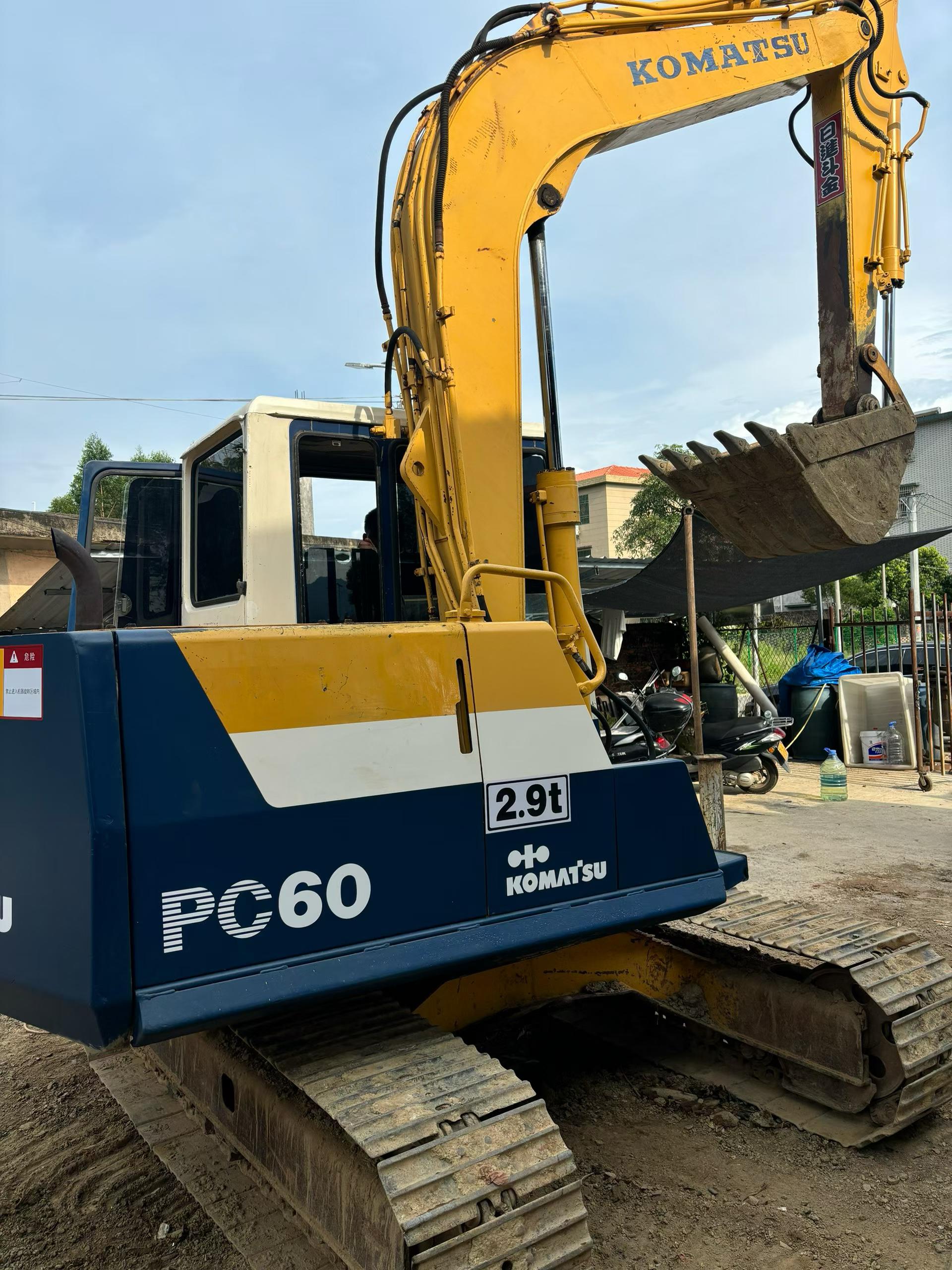 Buy Komatsu PC60-6 Used Excavator / 4