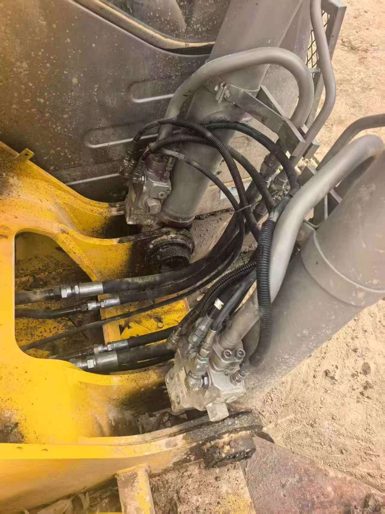 Buy Kobelco SK200-2 Used Excavator / 7