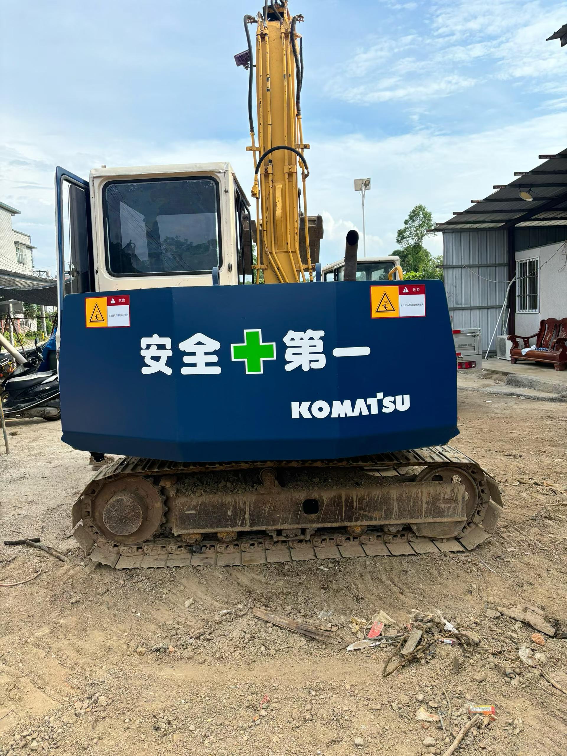 Buy Komatsu PC60-6 Used Excavator / 3