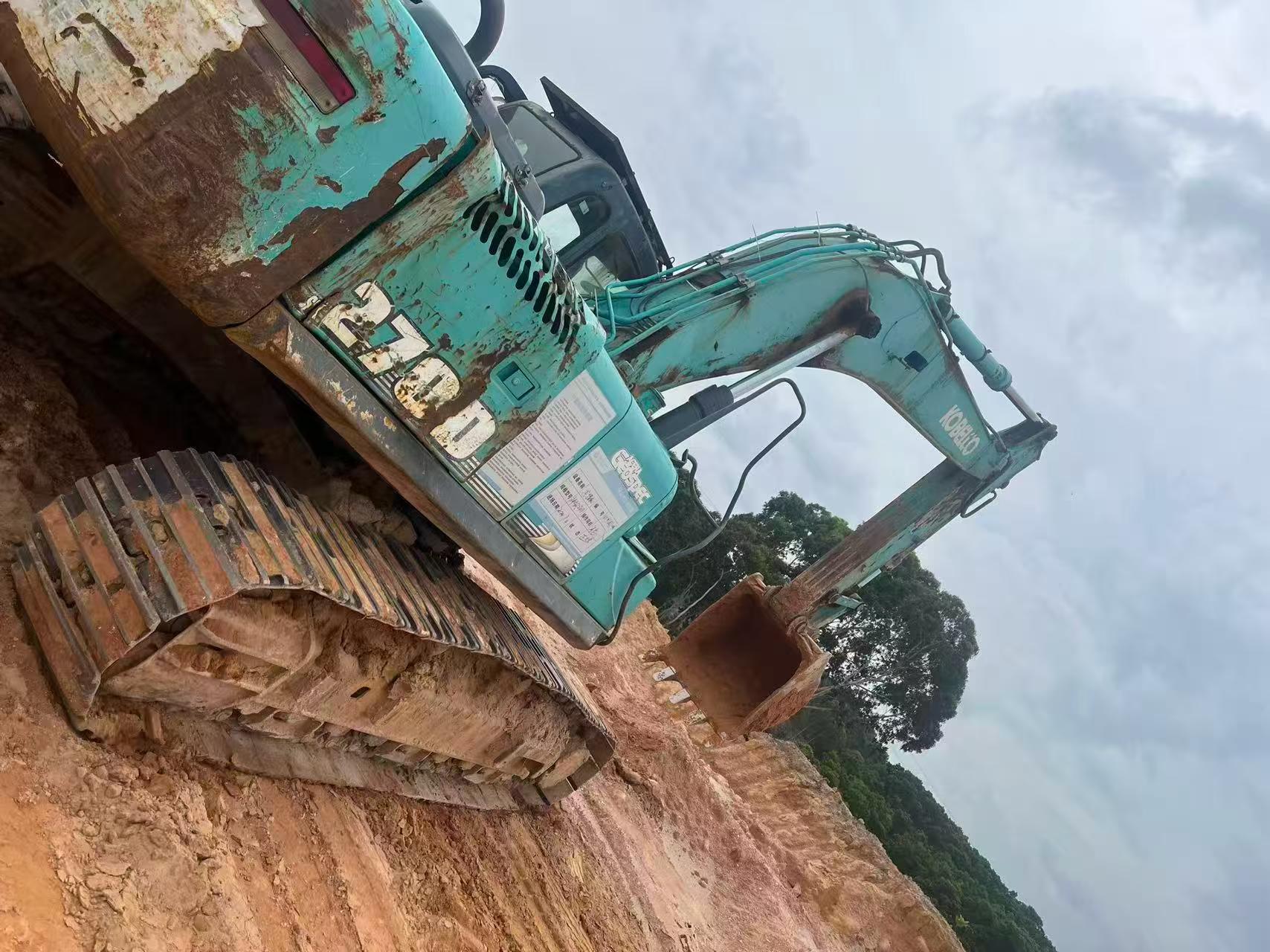 Buy Kobelco SK270D Used Excavator / 5