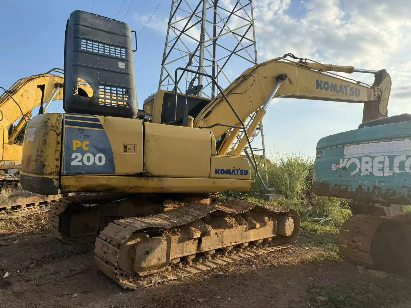 Buy Komatsu PC200-8 Used Excavator / 2
