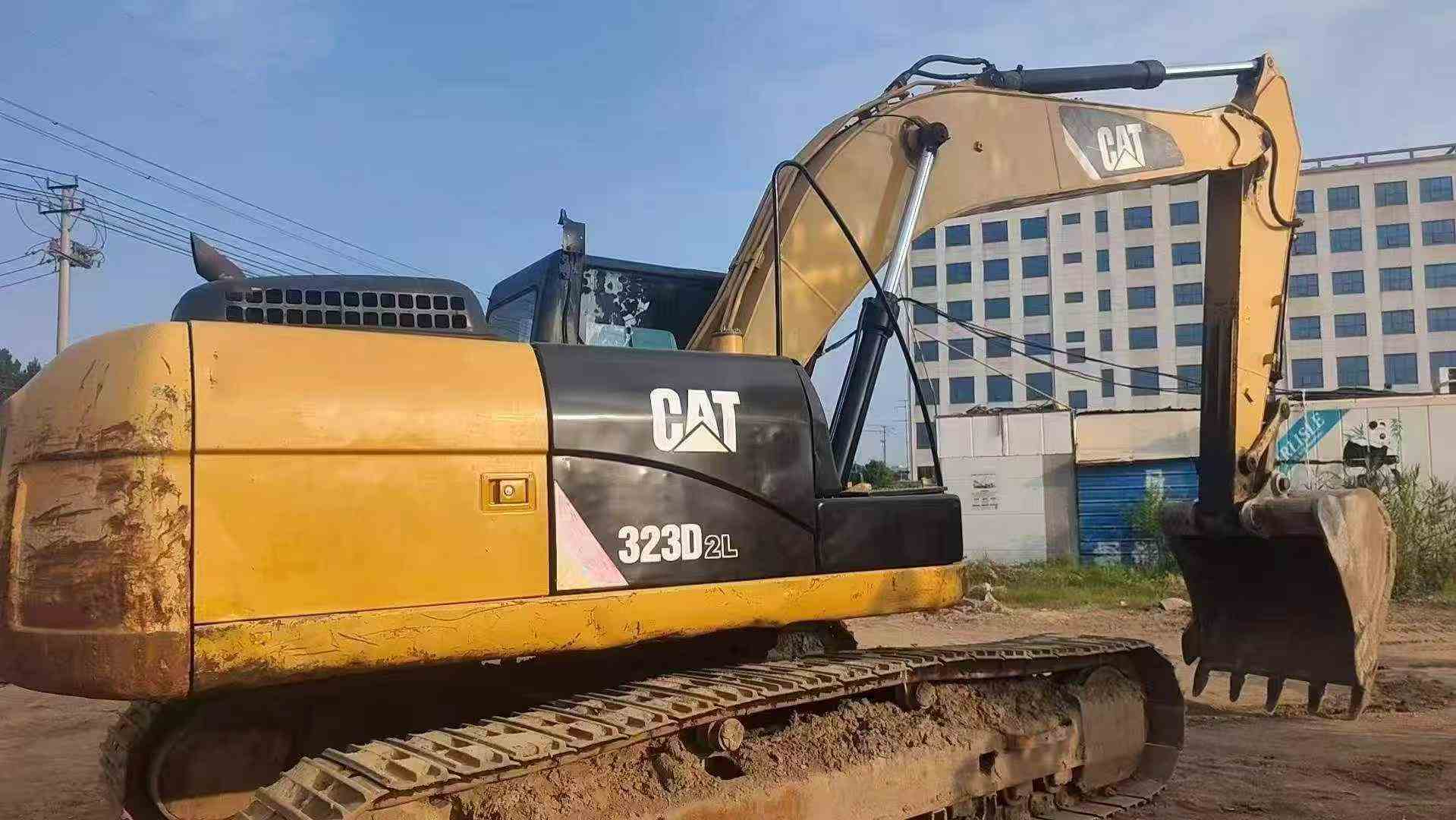 Buy Caterpillar 323 Used Excavator / 5