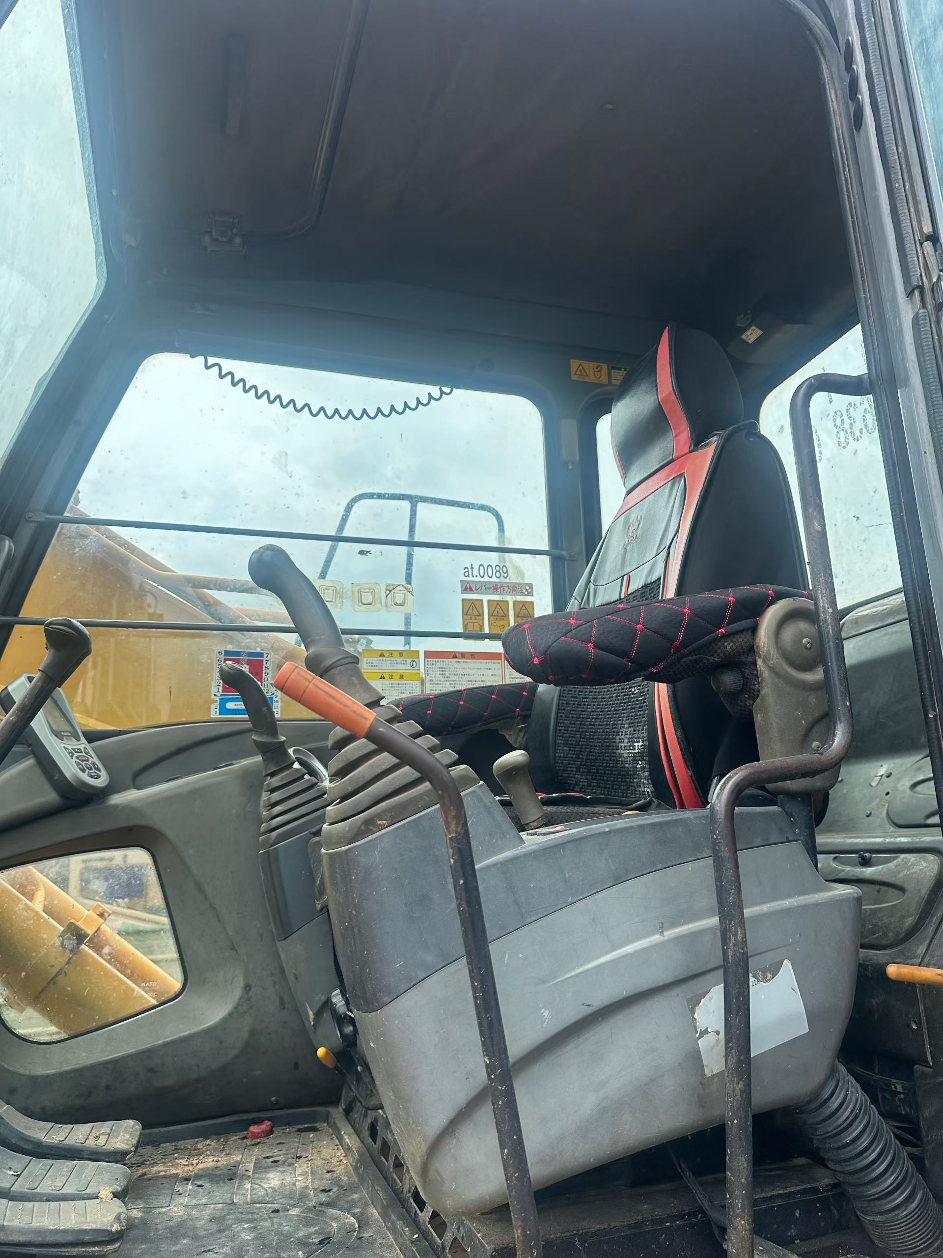 Buy Kato HD512V Used Excavator / 4