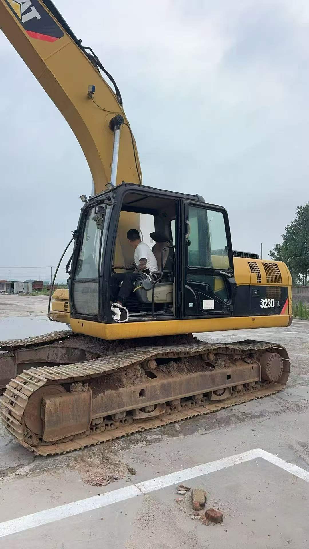 Buy Caterpillar 323DL Used Excavator / 2