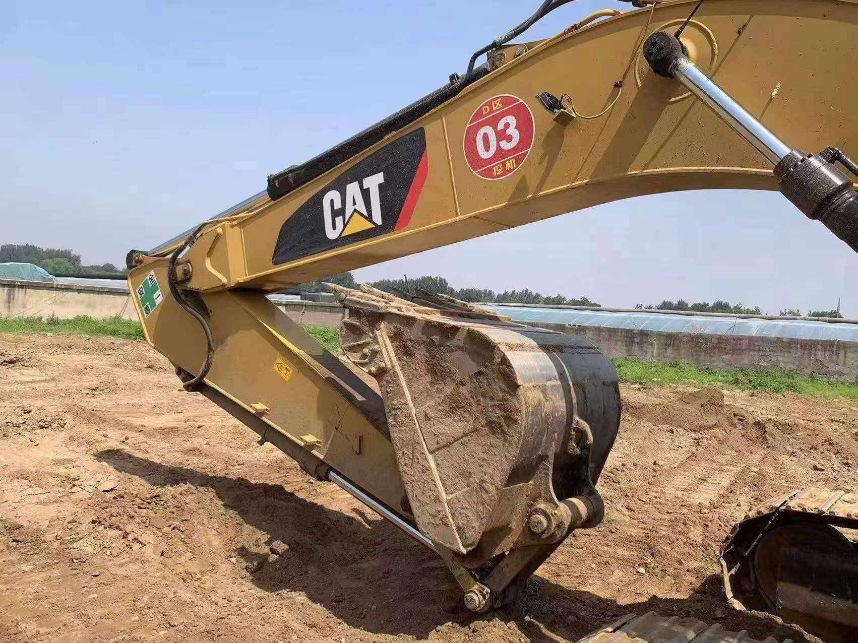 Buy Caterpillar 320D Used Excavator / 8