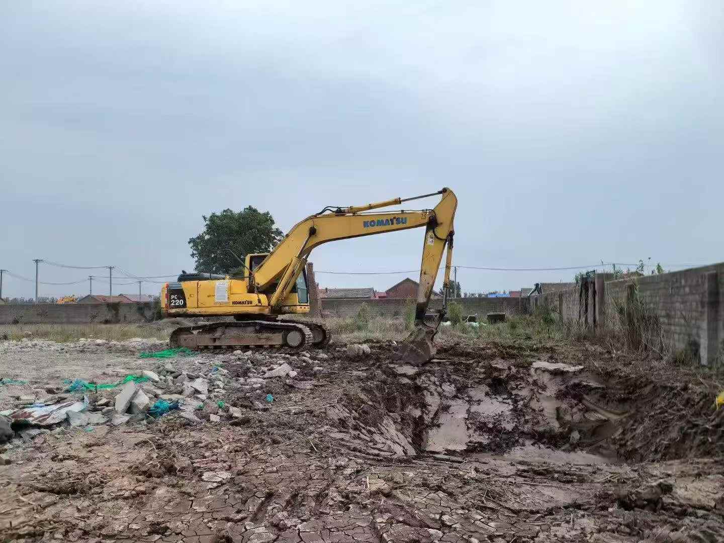 Buy Komatsu PC200-8 Used Excavator / 3