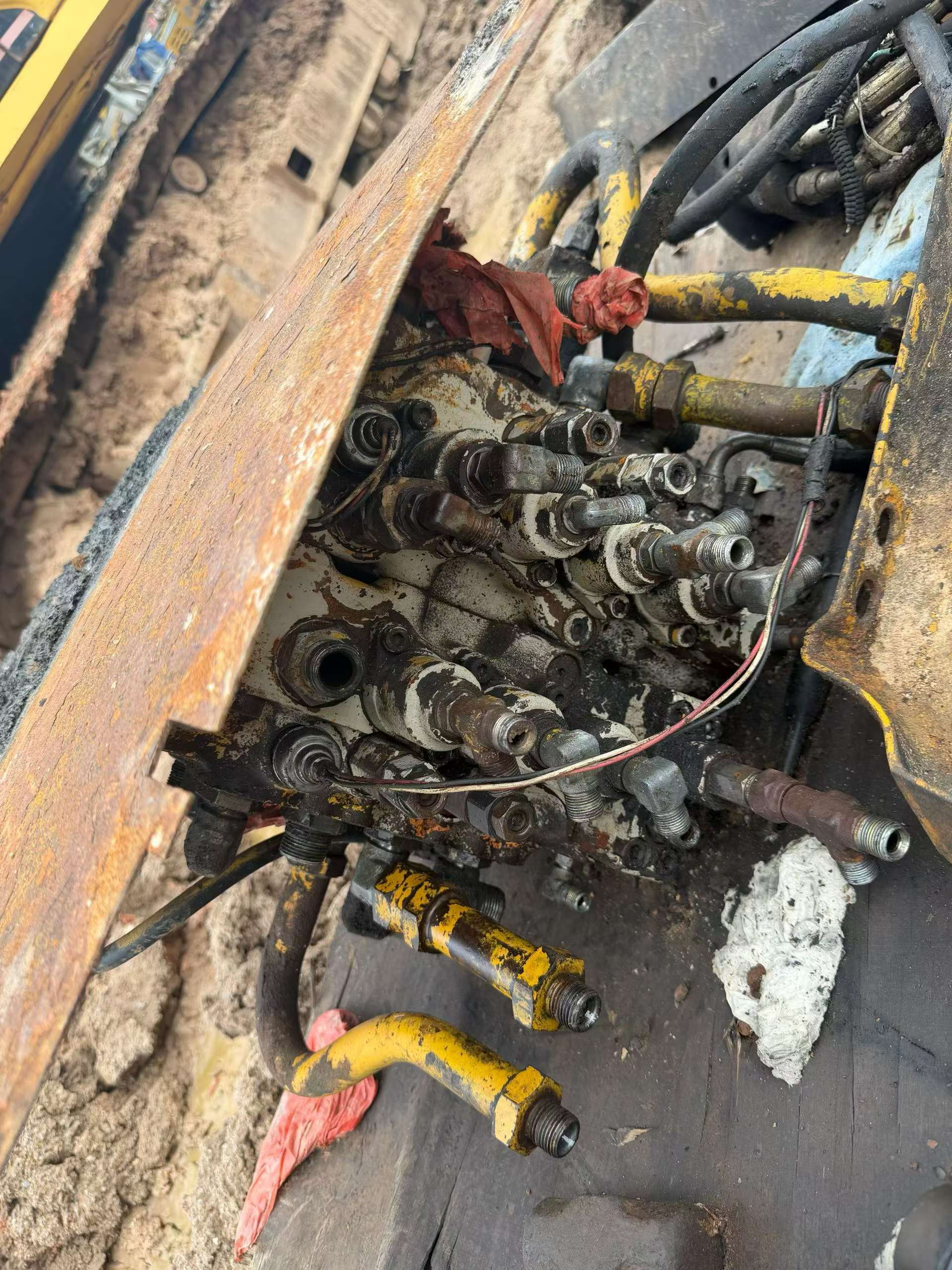 Buy Kato HD512-6 Used Excavator / 2
