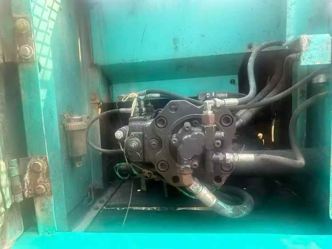 Buy Kobelco SK200-2 Used Excavator / 6
