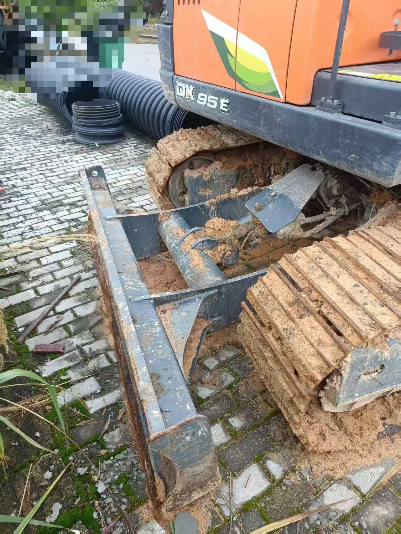 Buy Doosan DX75 Used Excavator / 7