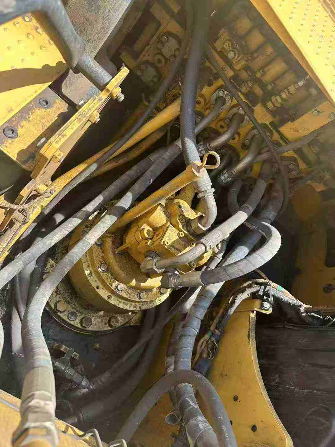 Buy Caterpillar 323 Used Excavator / 4