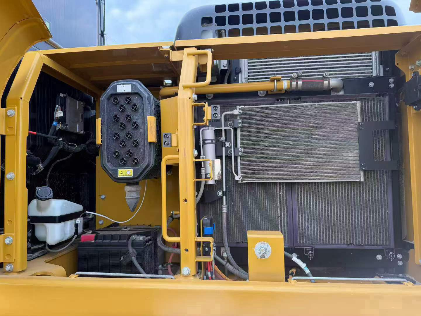 Buy Caterpillar 323 Used Excavator / 6