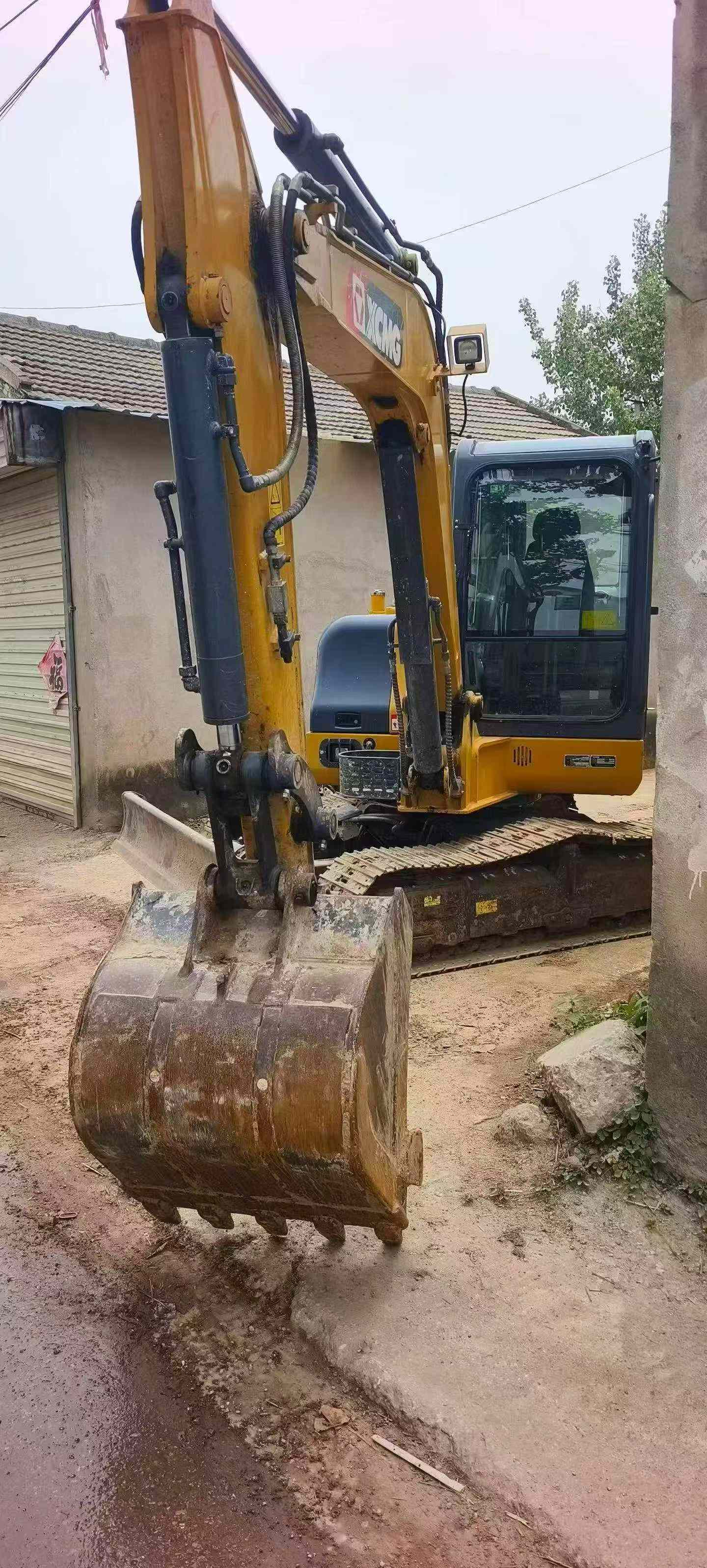 Buy XCMG LW60G Used Excavator / 4