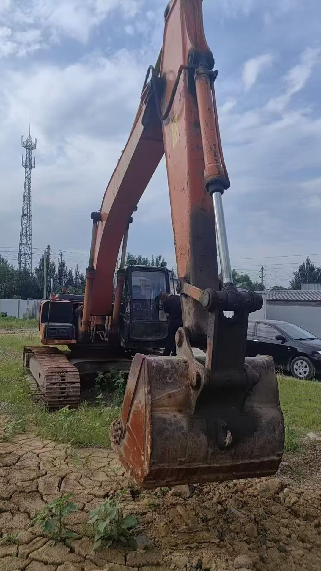 Buy Hitachi EX200-5 Used Excavator / 6