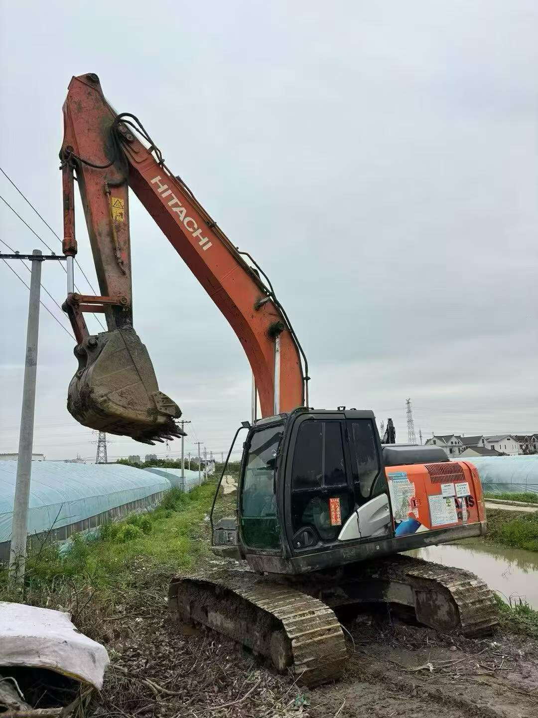 Buy Hitachi EX200-5 Used Excavator / 2