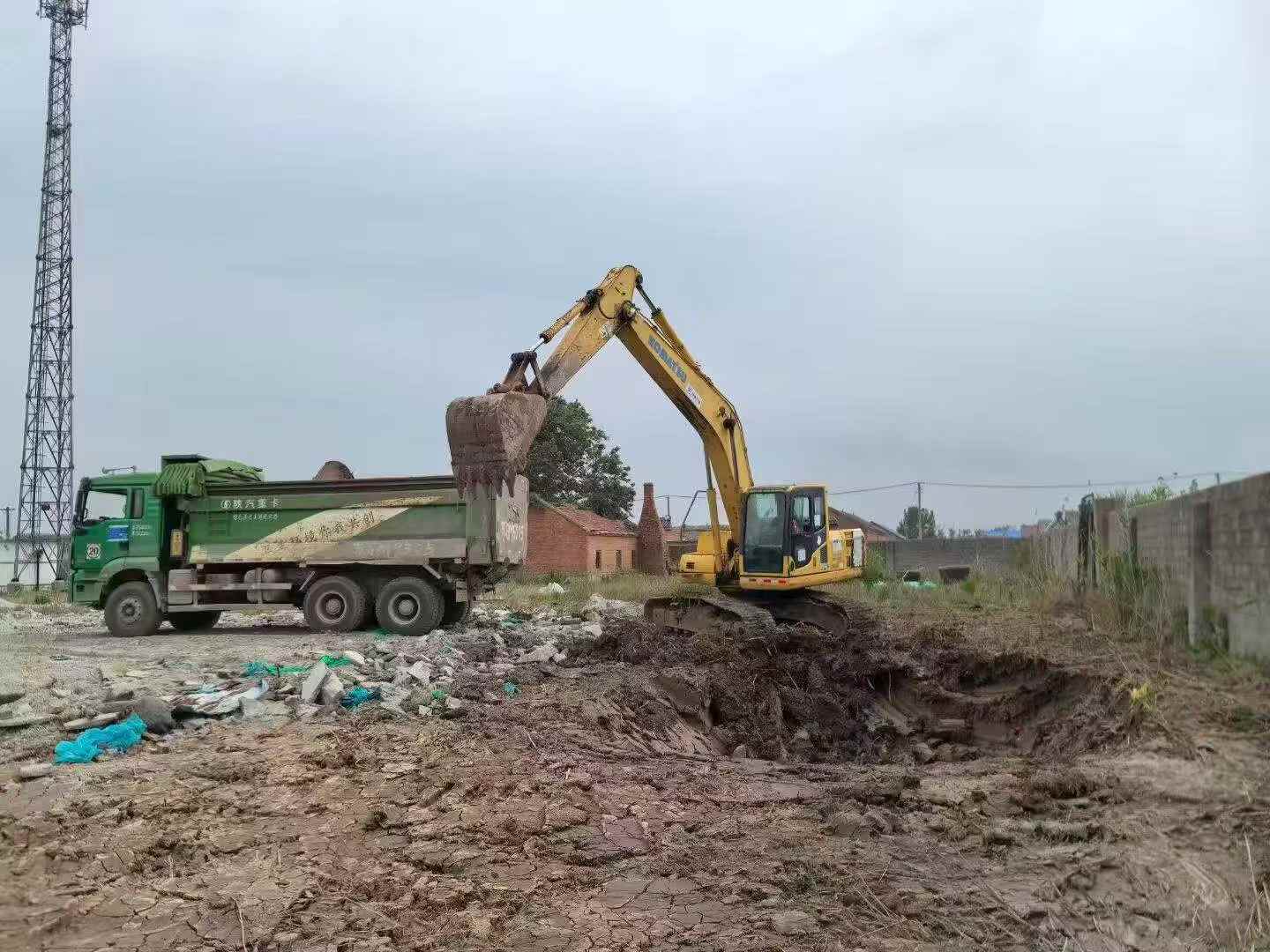 Buy Komatsu PC200-8 Used Excavator / 2