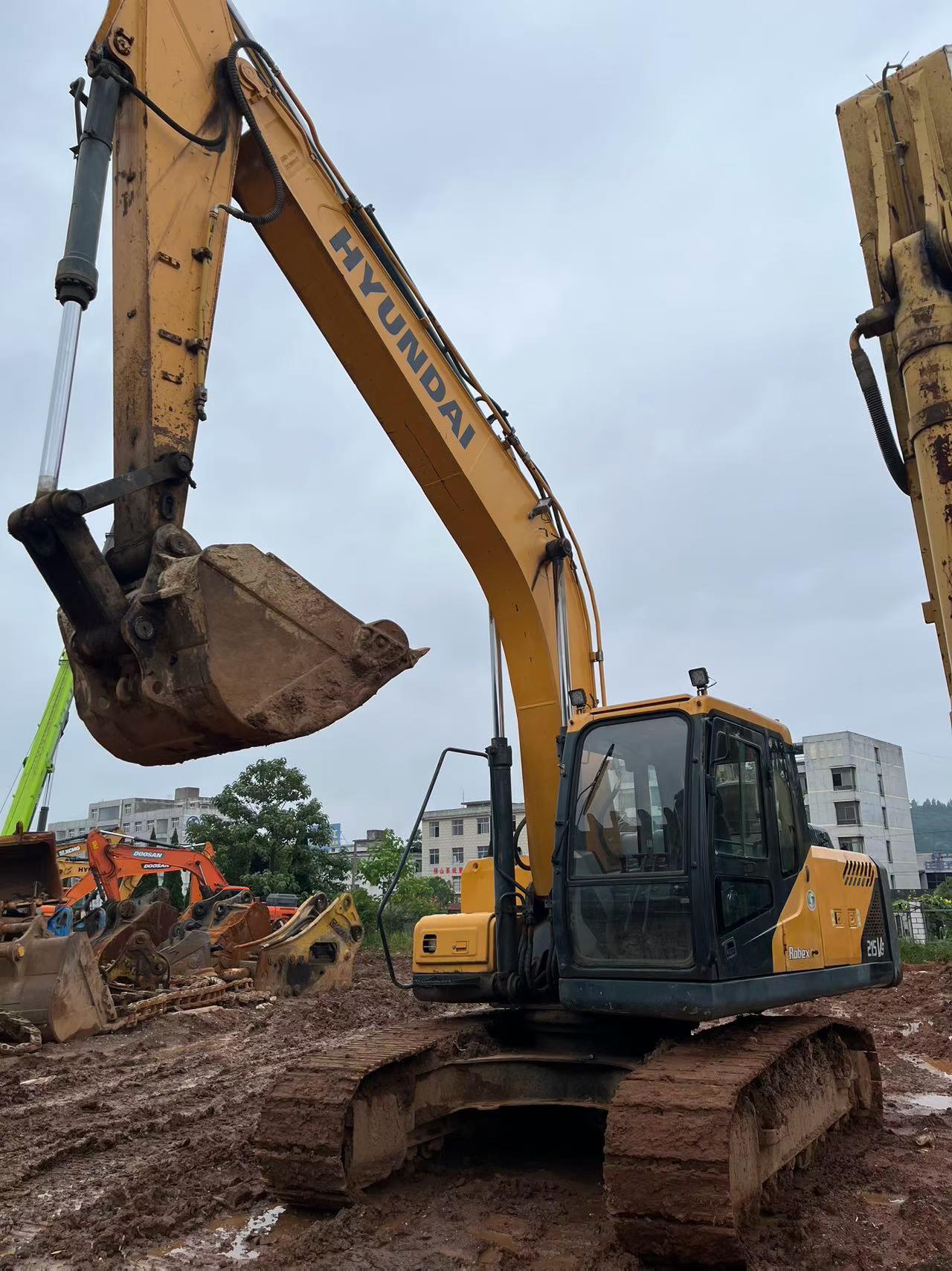 Buy Hyundai R215-7 Used Excavator / 2