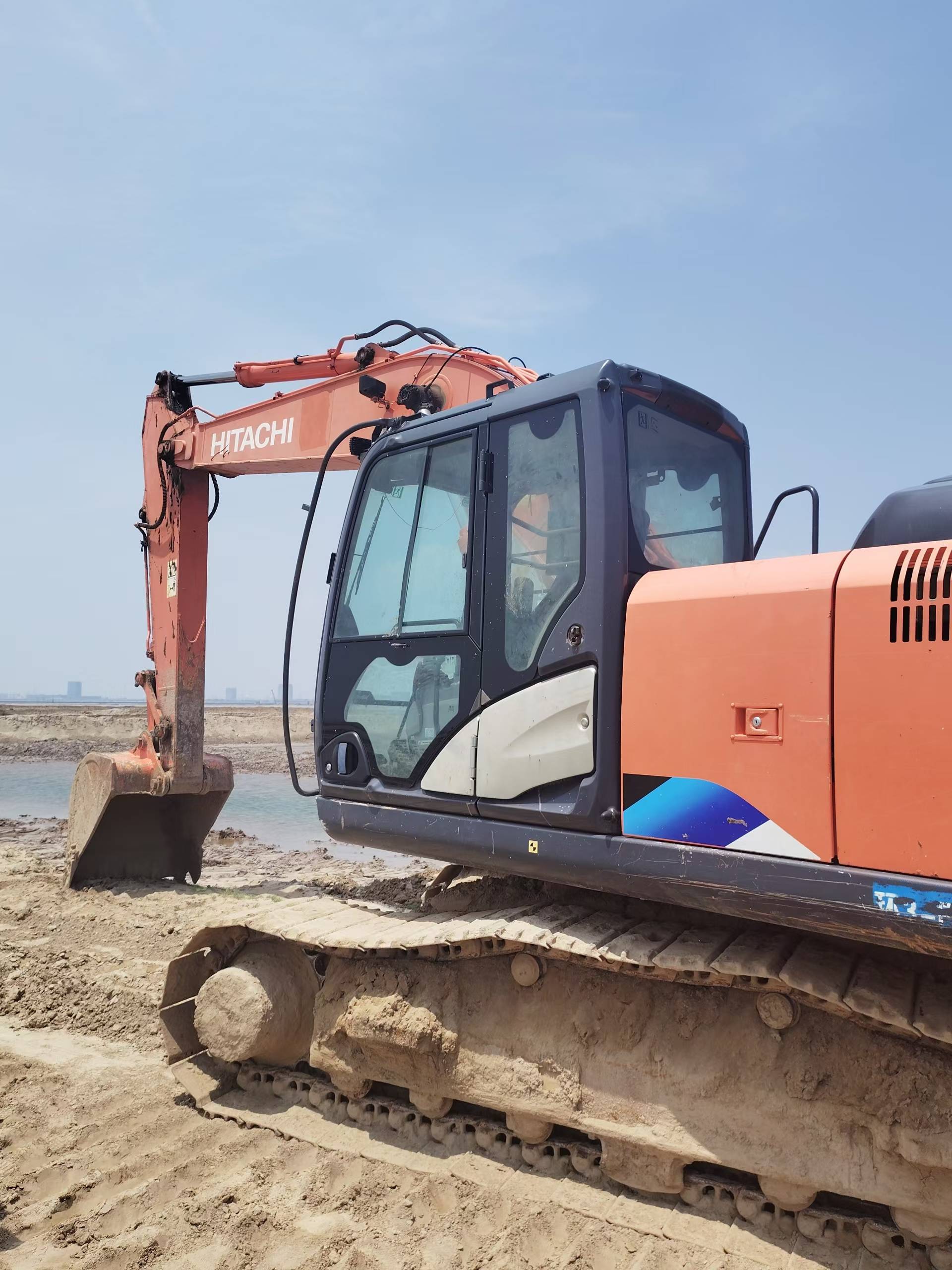 Buy Hitachi EX200 Used Excavator / 3