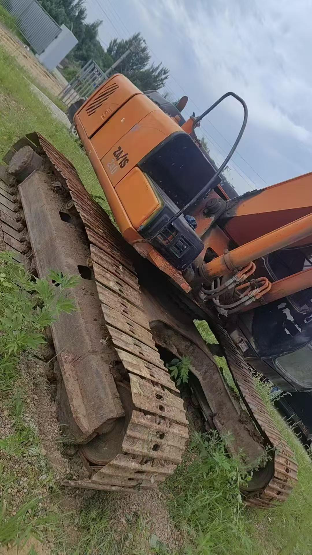 Buy Hitachi EX200-5 Used Excavator / 7