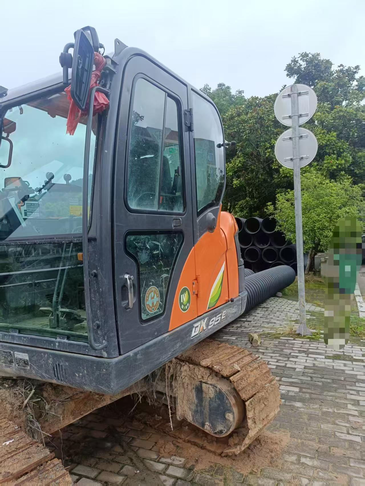 Buy Doosan DX75 Used Excavator / 3