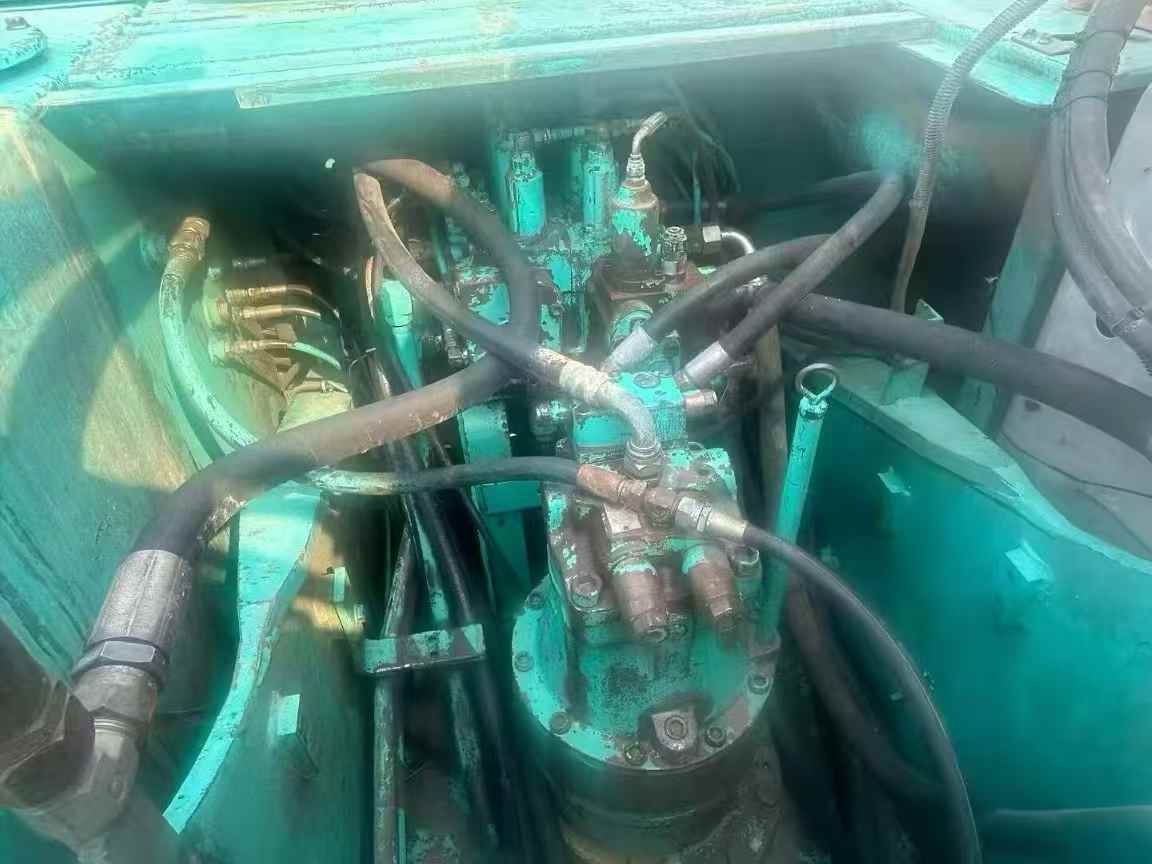 Buy Kobelco SK200-2 Used Excavator / 5